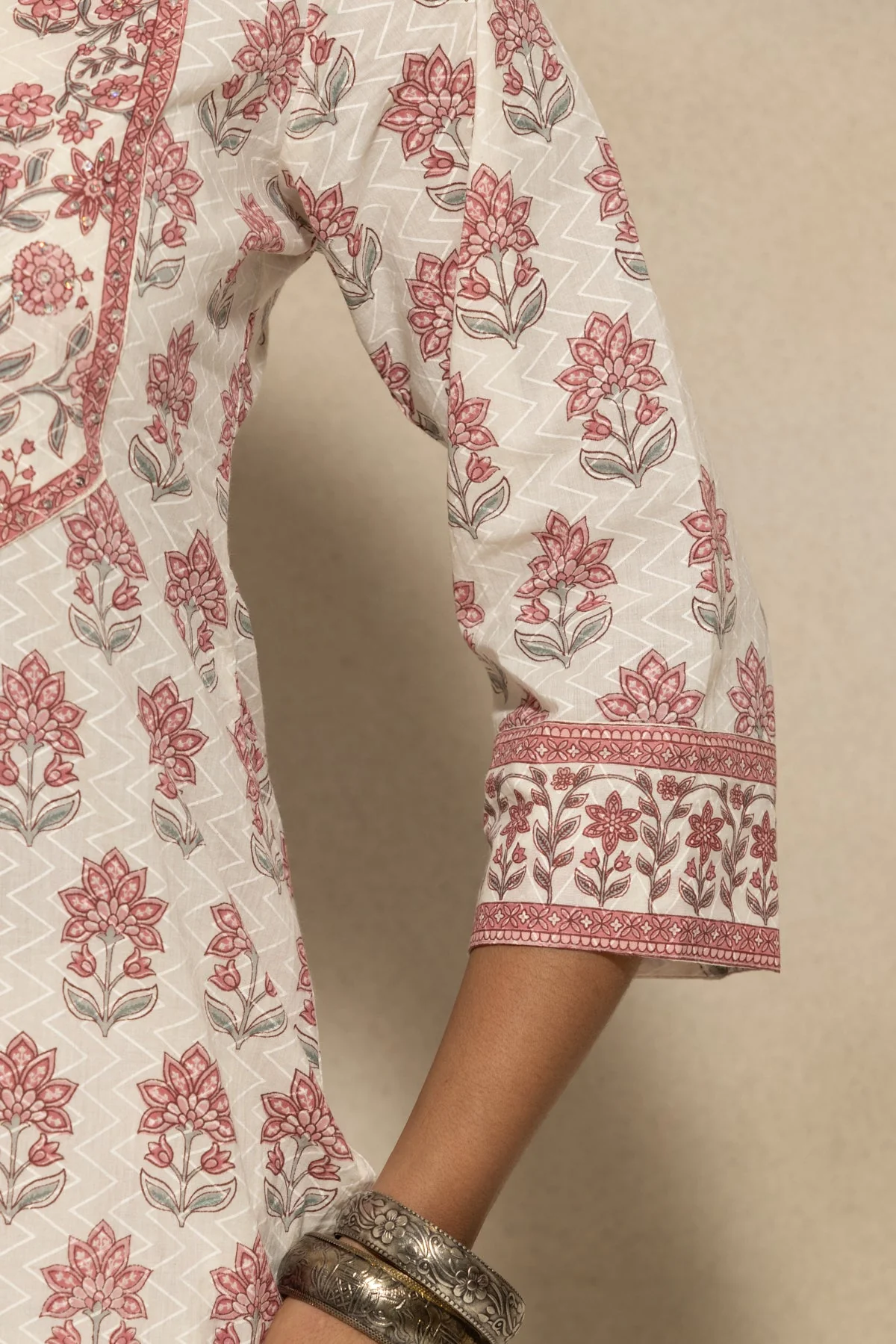 Cream Floral Printed Kurta 2 Pcs Set - Image 7