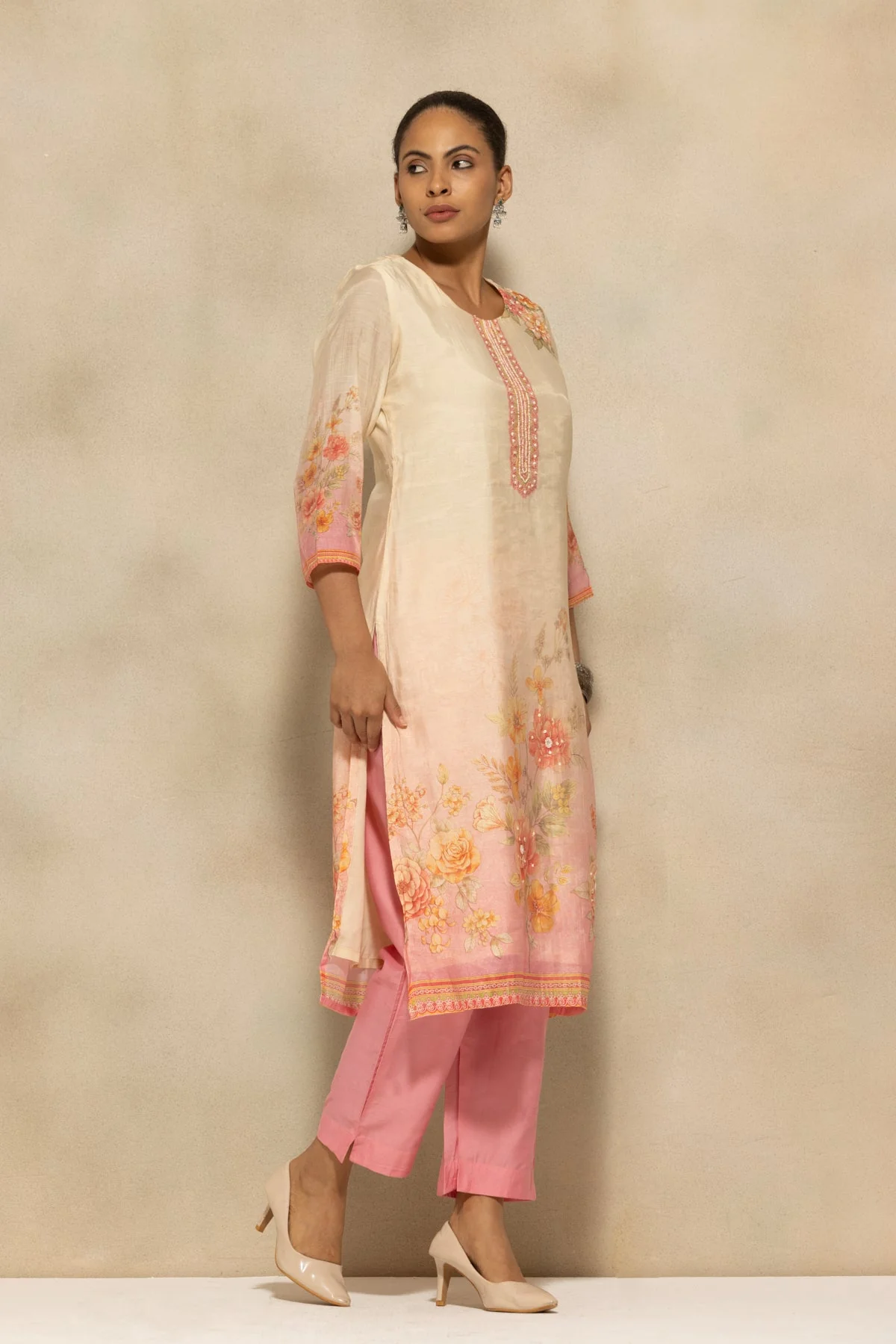 Cream Floral Printed Kurta 3 Pcs Set - Image 3