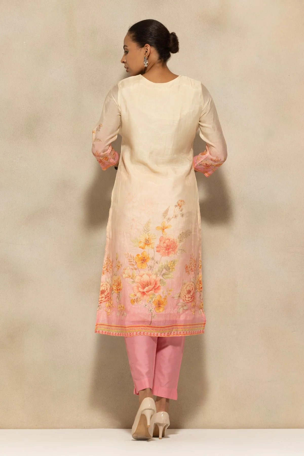 Cream Floral Printed Kurta 3 Pcs Set - Image 5
