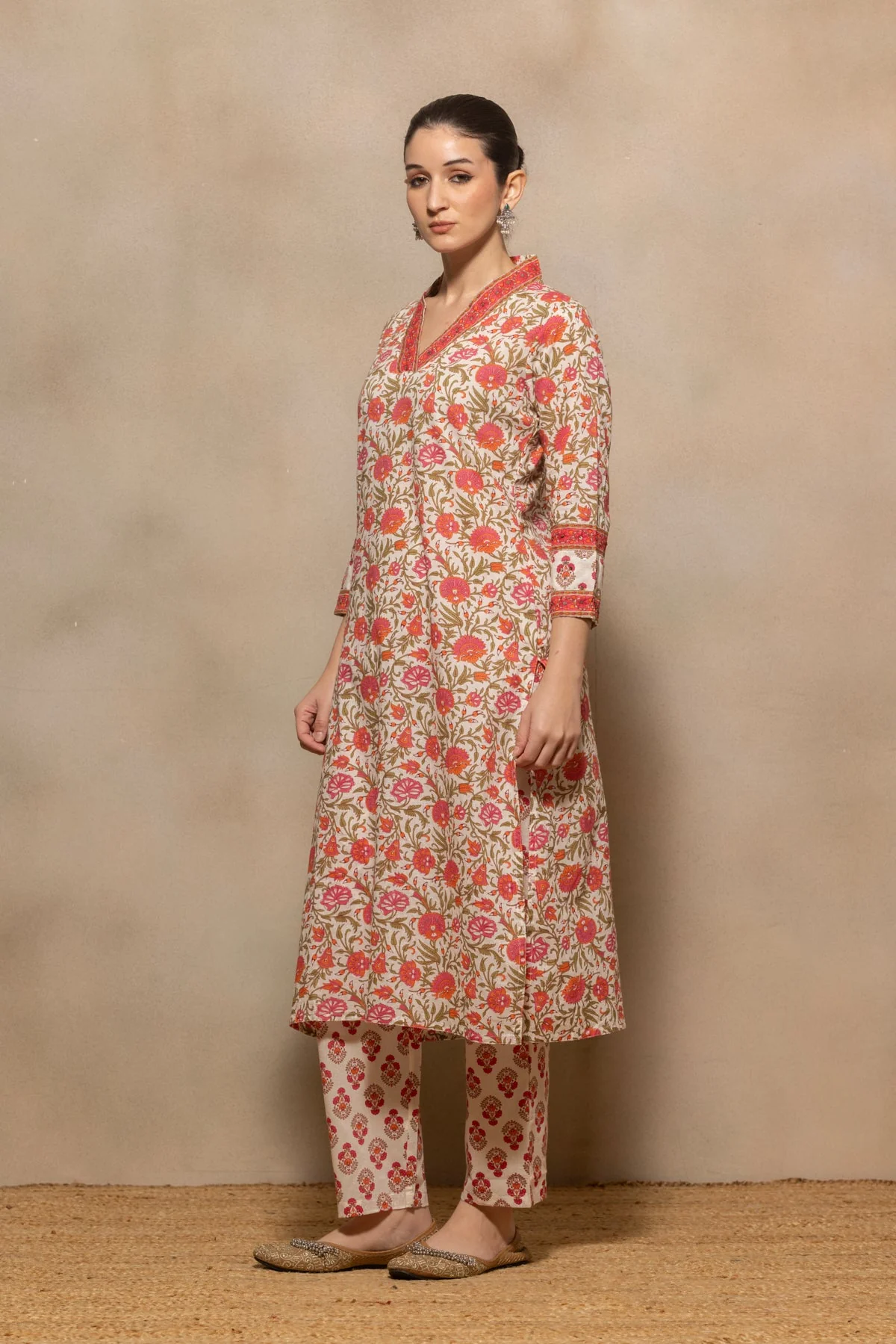 Cream Floral Printed Kurta 3 Pcs Set - Image 2