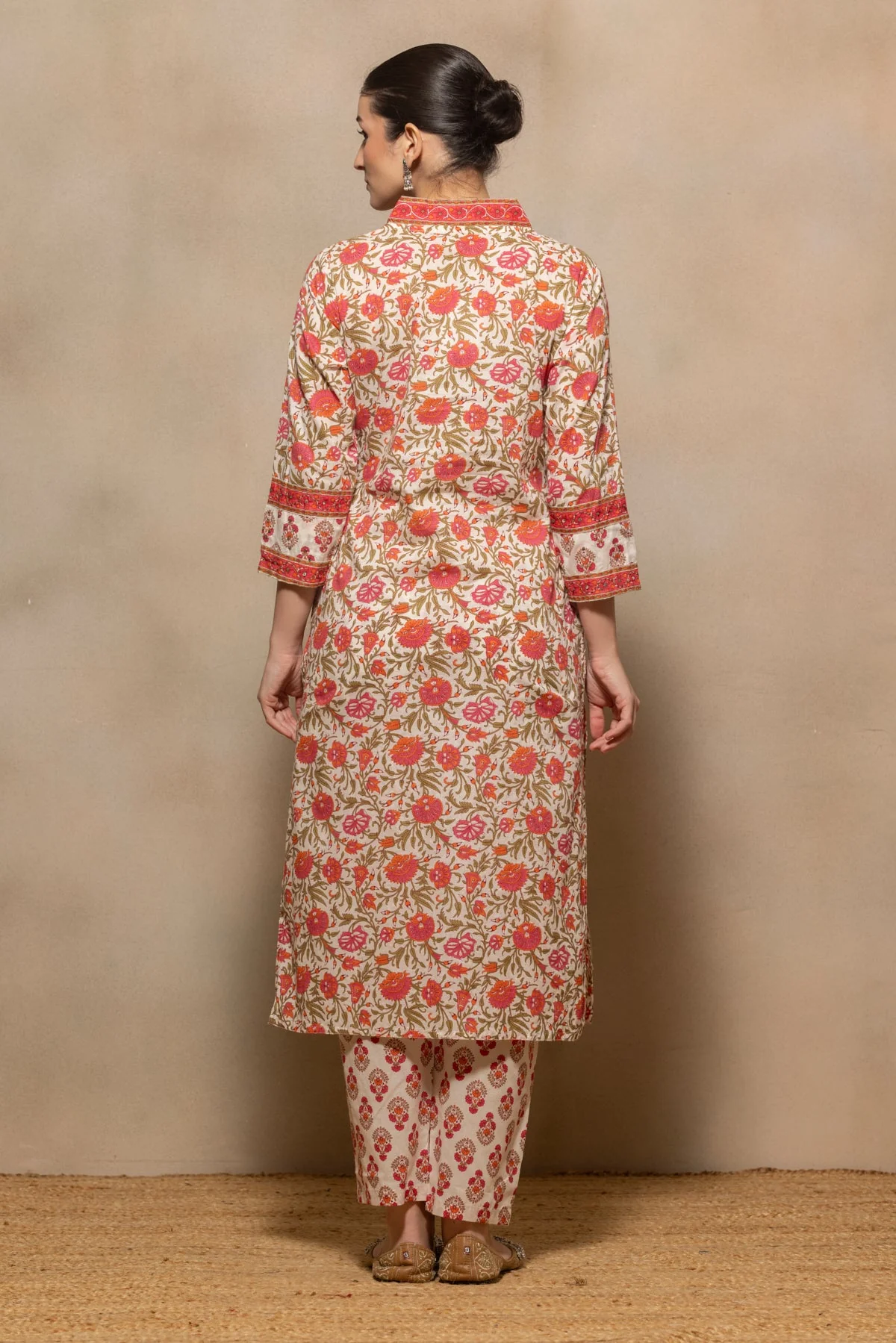 Cream Floral Printed Kurta 3 Pcs Set - Image 5