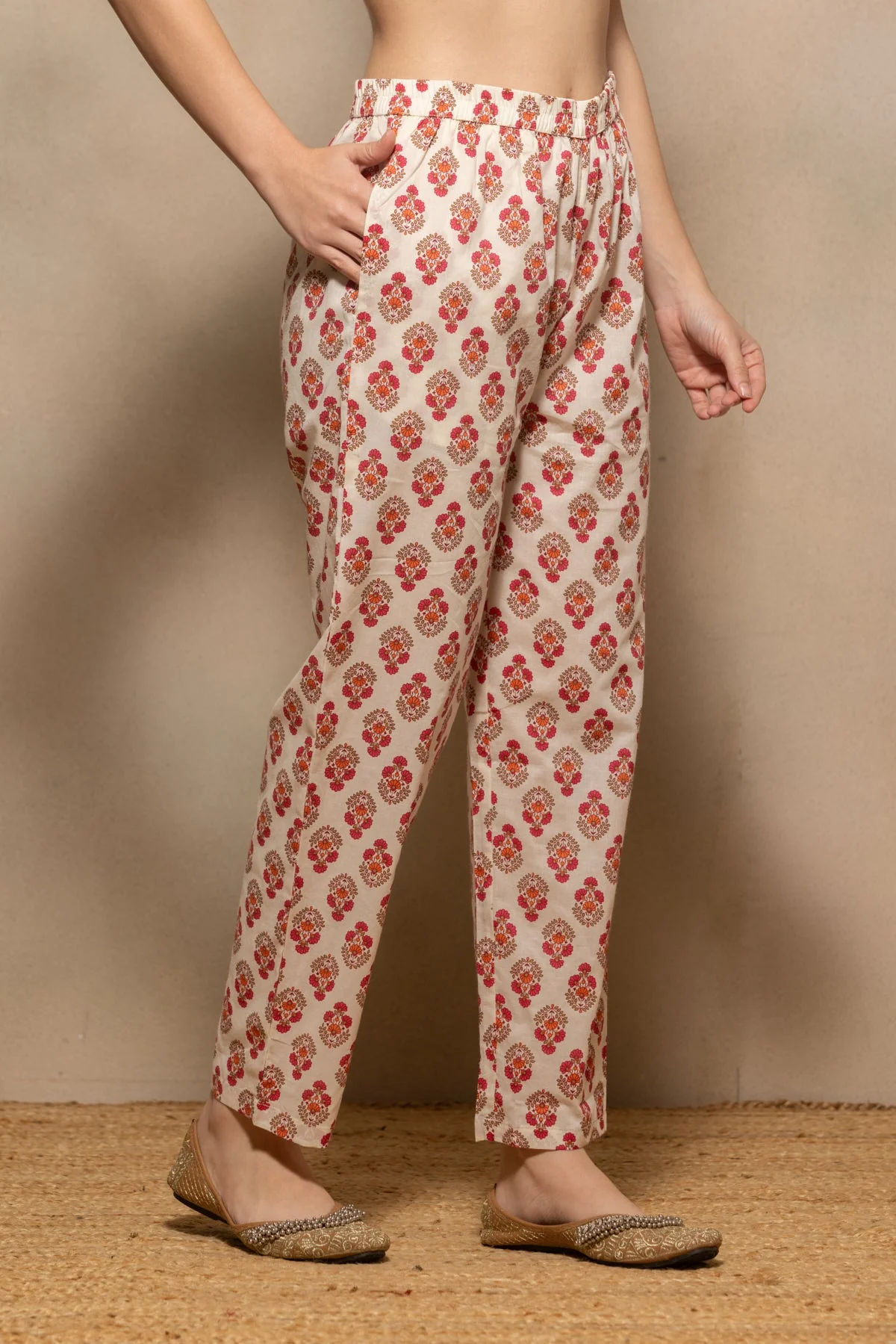 Cream Floral Printed Kurta 3 Pcs Set - Image 6