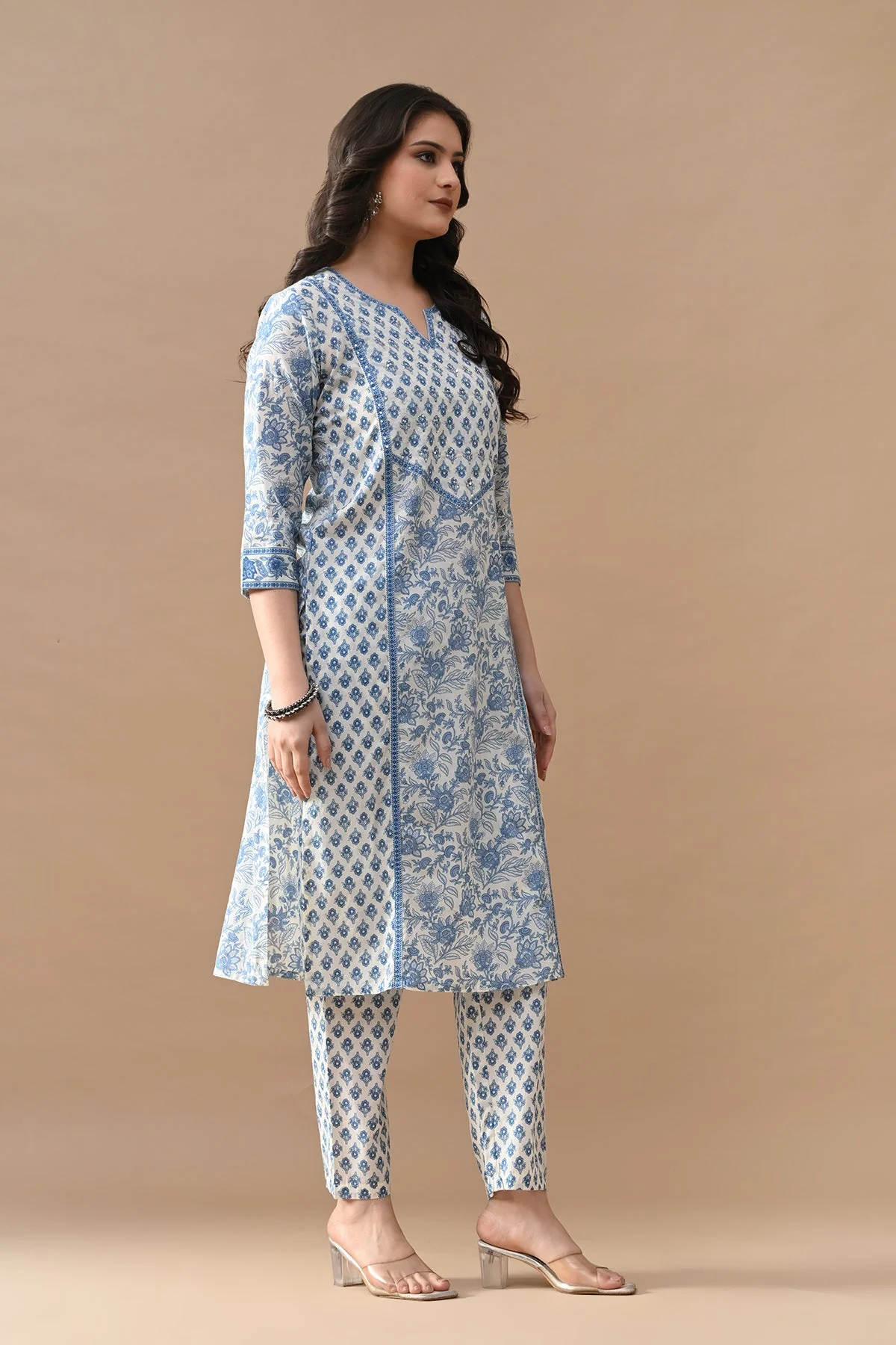 Cream Floral Printed Kurta 2 Pcs Set - Image 2