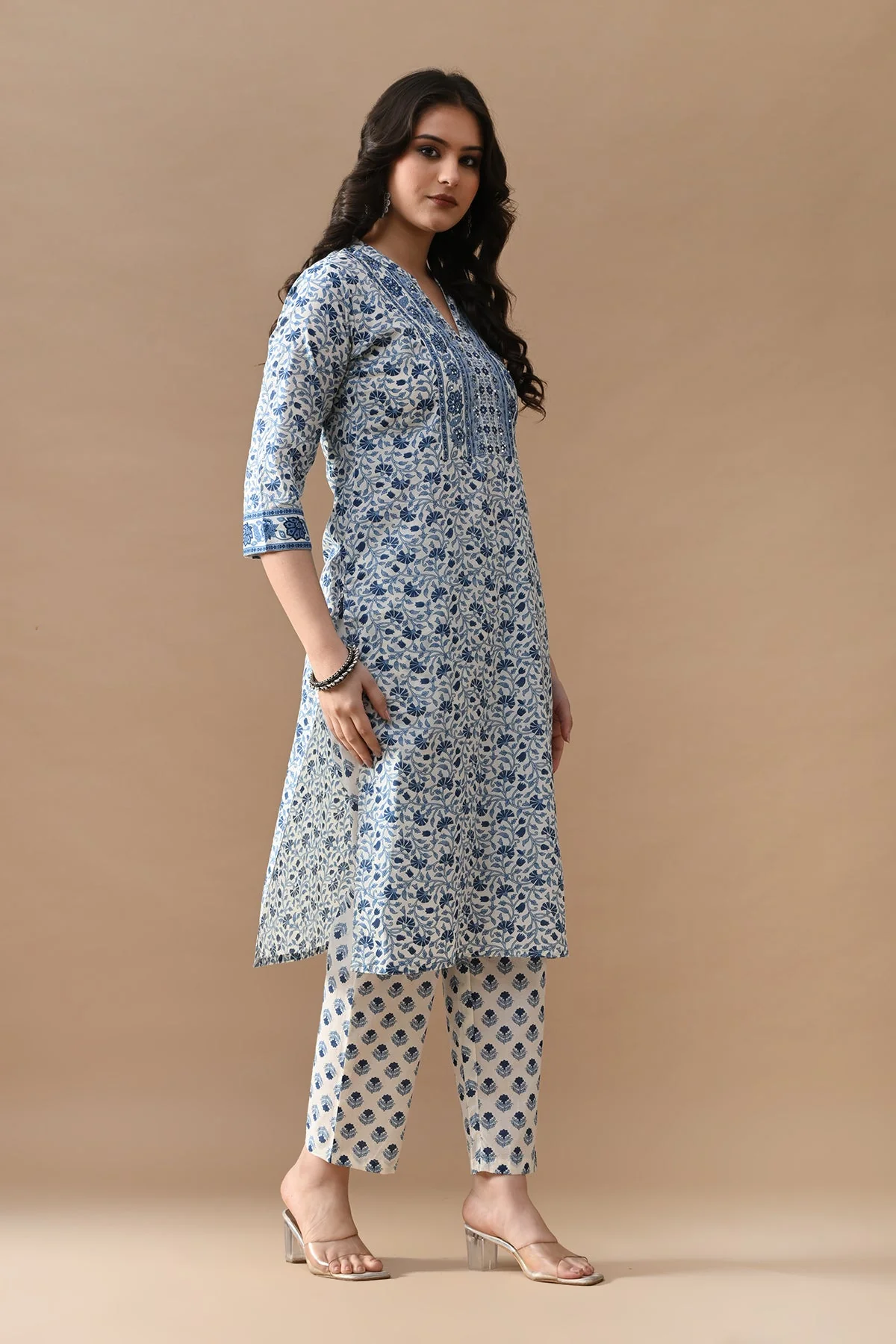 Cream Floral Printed Kurta 2 Pcs Set - Image 2