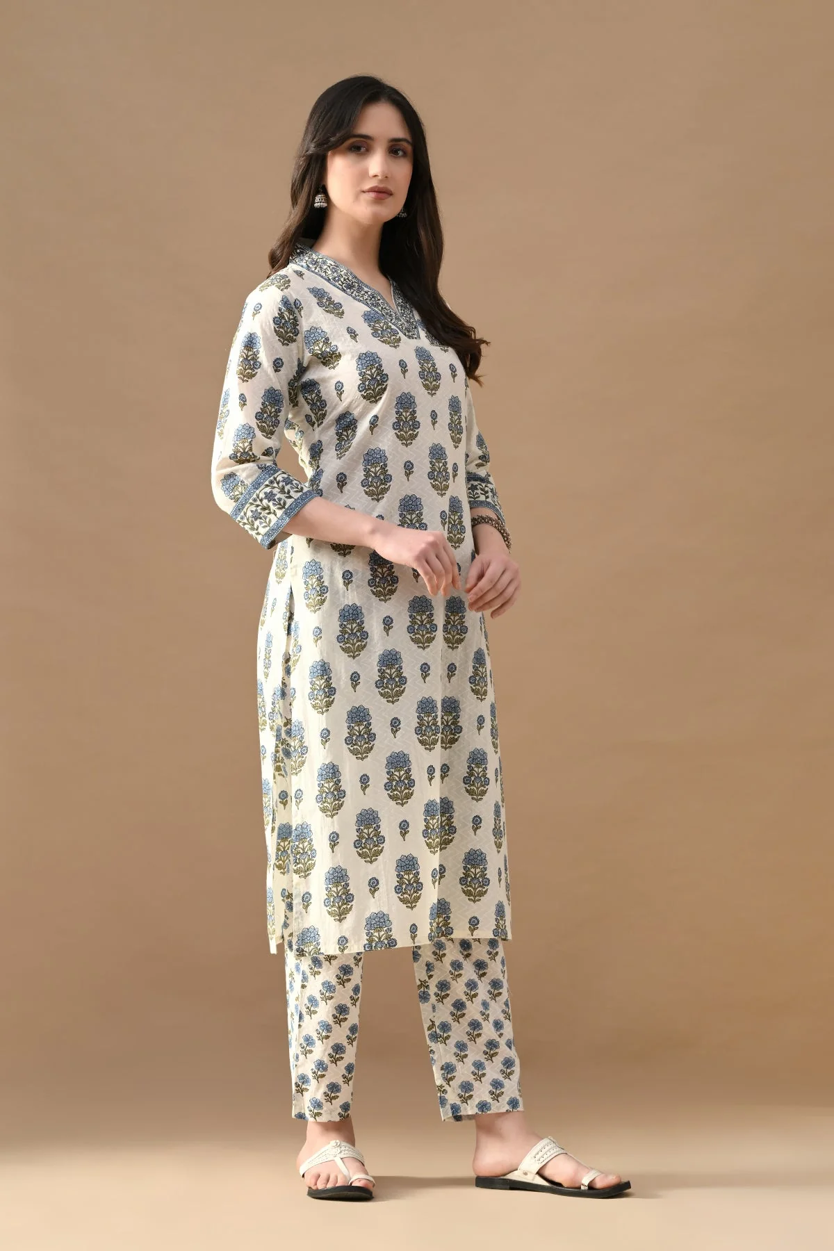 Cream Floral Printed Kurta 2 Pcs Set - Image 3
