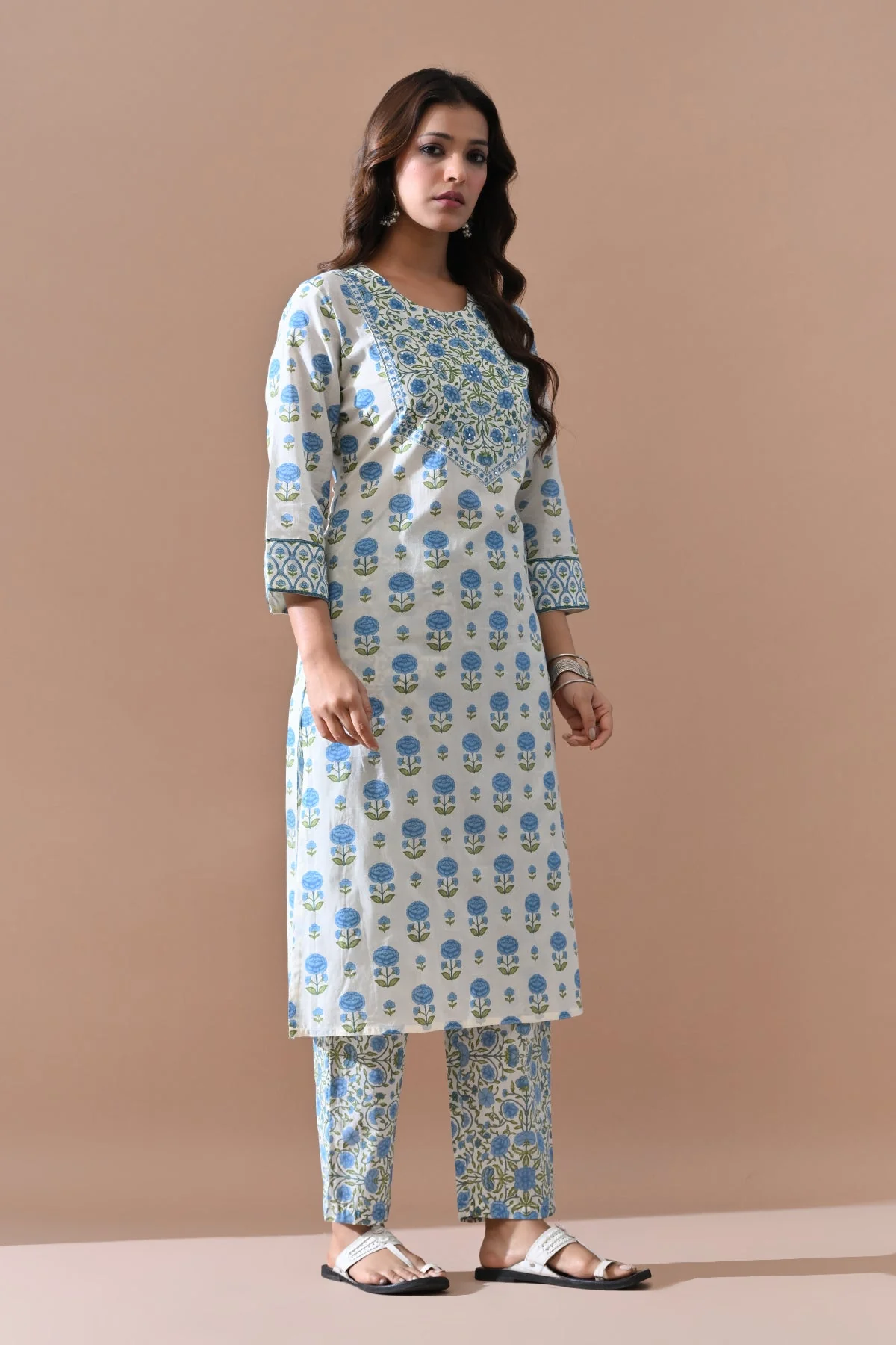 Cream Floral Printed Kurta 2 Pcs Set - Image 2