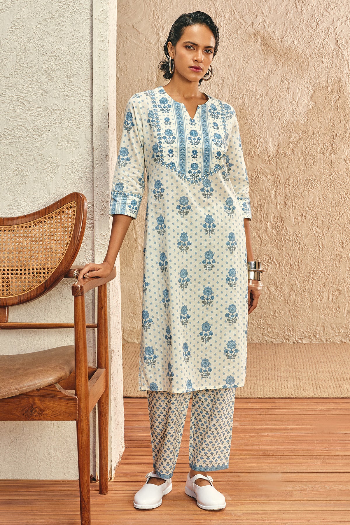 Cream Floral Printed Kurta 2 Pcs Set - Image 2