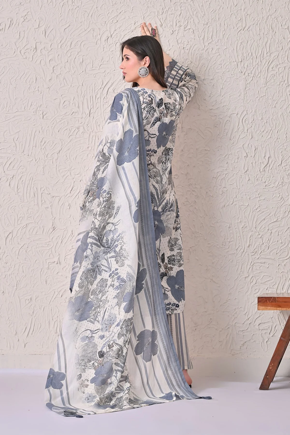 Cream Floral Printed Kurta 3 Pcs Set - Image 5