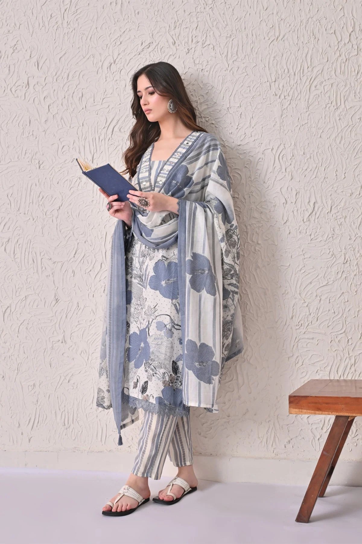 Cream Floral Printed Kurta 3 Pcs Set - Image 7