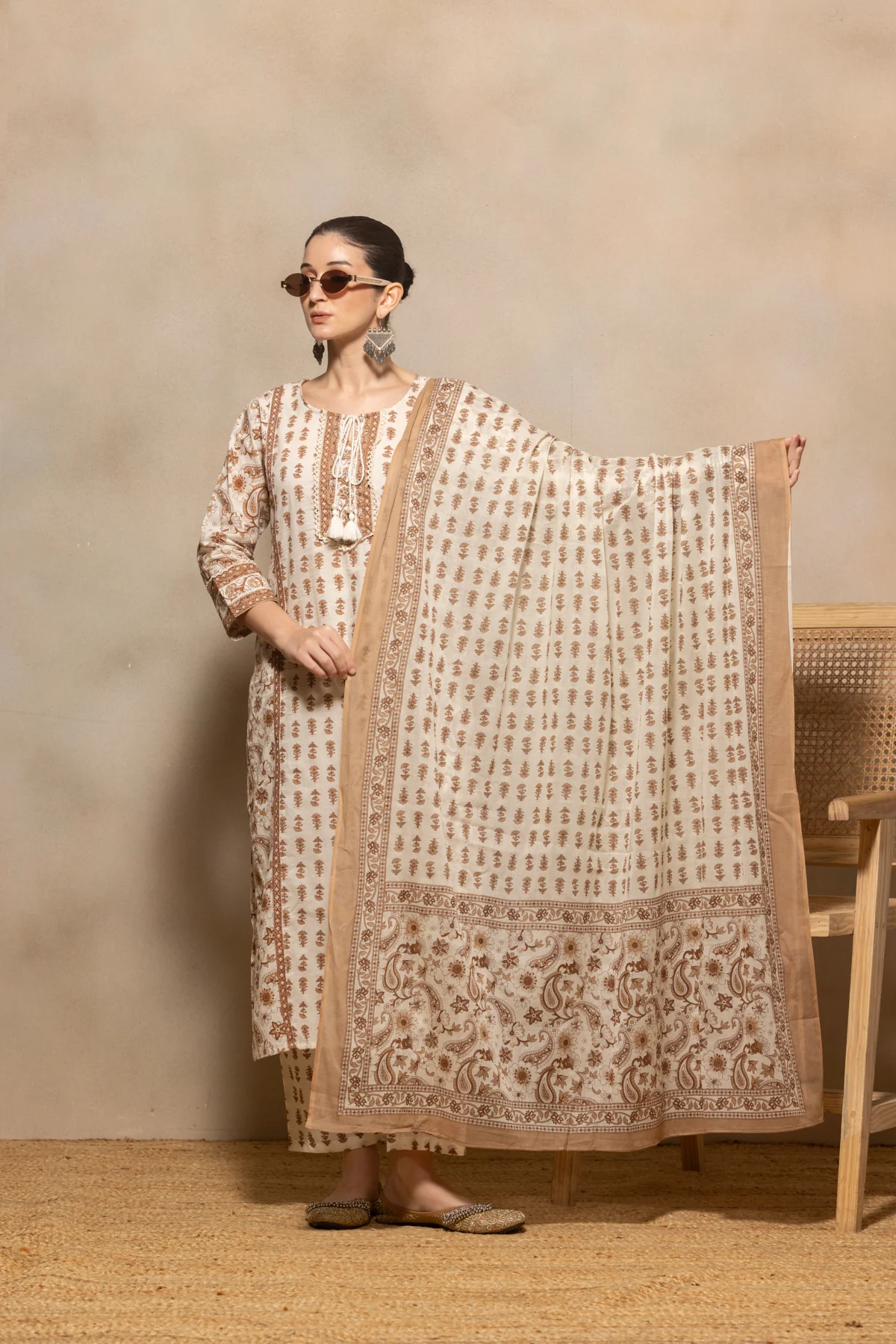 Cream Paisley Printed Kurta 3 Pcs Set