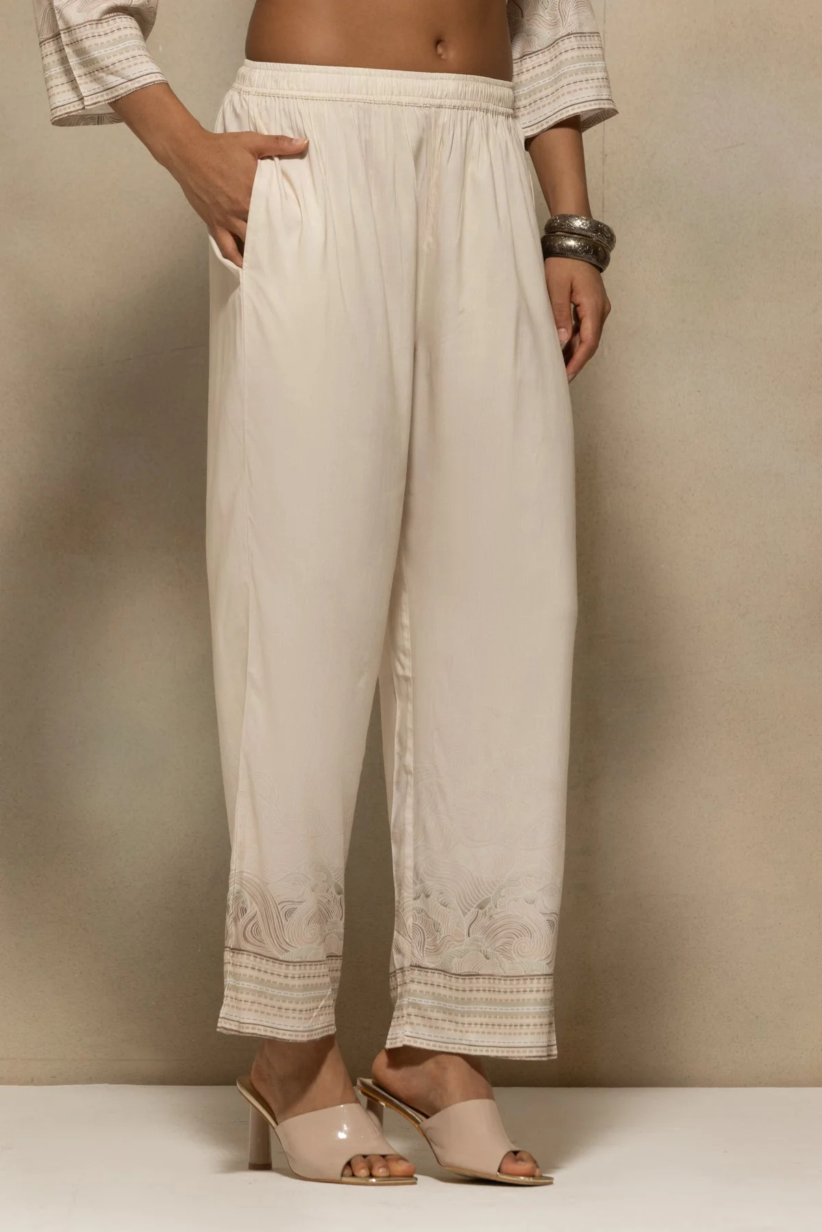 Cream Printed Kurta 2 Pcs Set - Image 6
