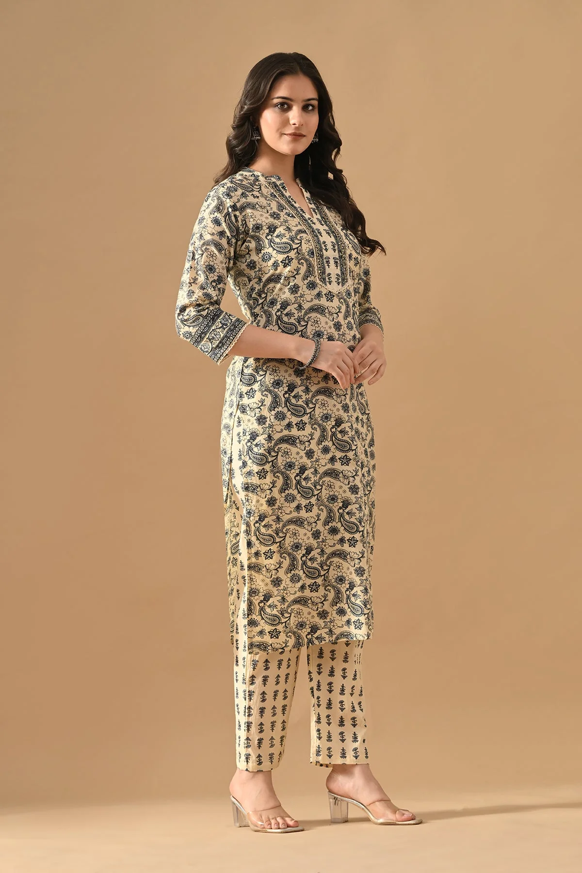 Cream Printed Kurta 2 Pcs Set - Image 3