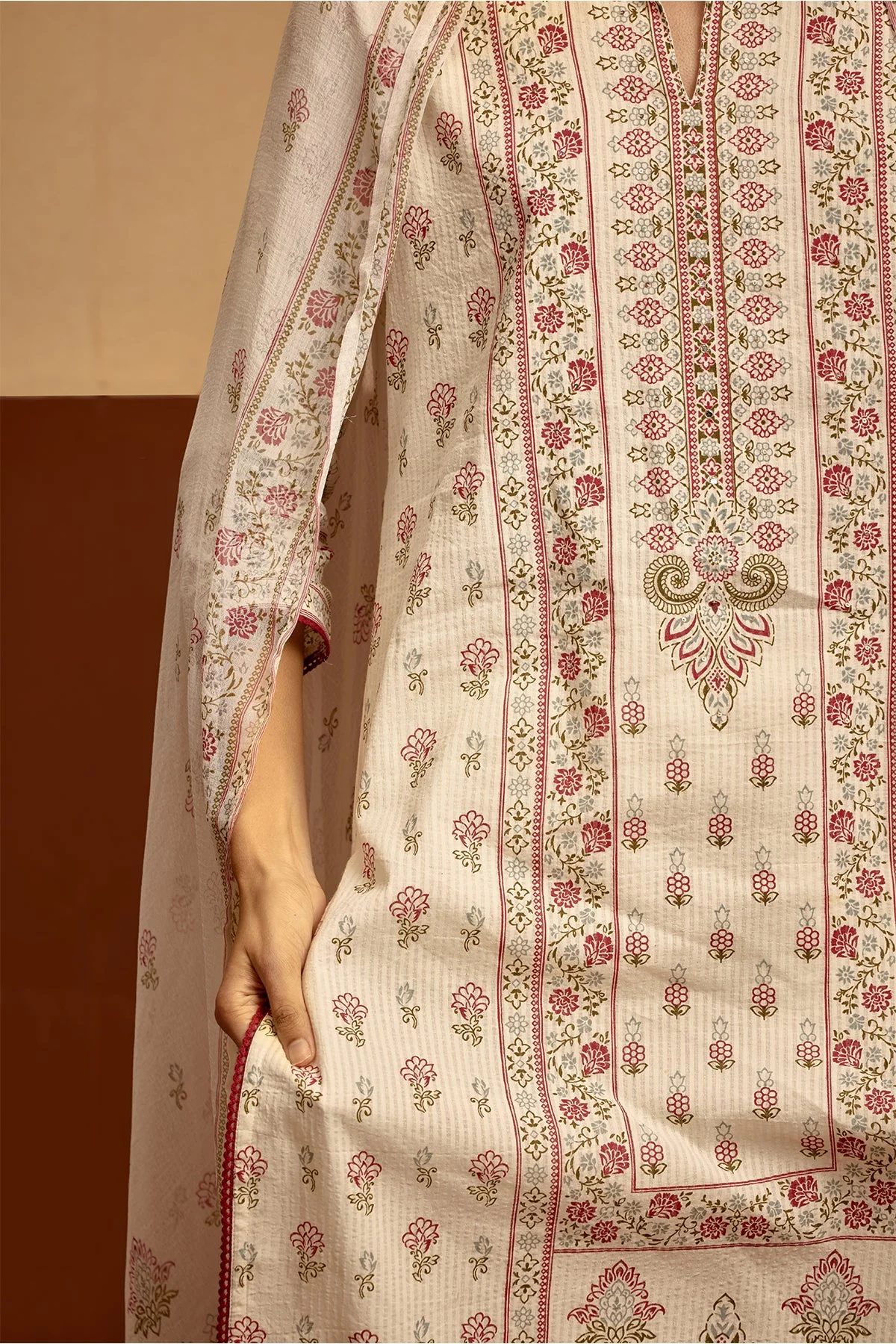 Cream Printed Kurta 3 Pcs Set - Image 3