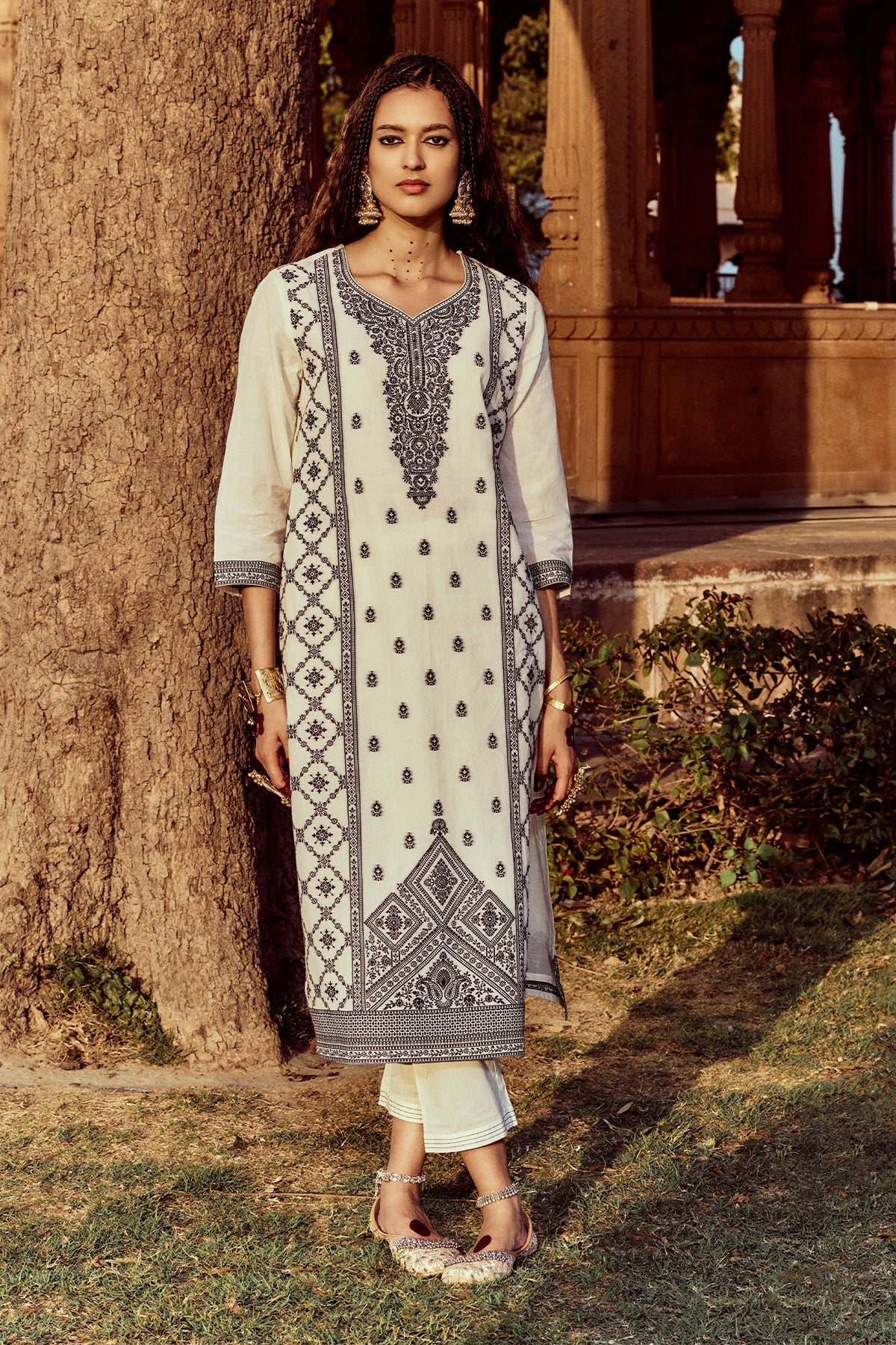 Cream Printed Kurta 3 Pcs Set - Image 2