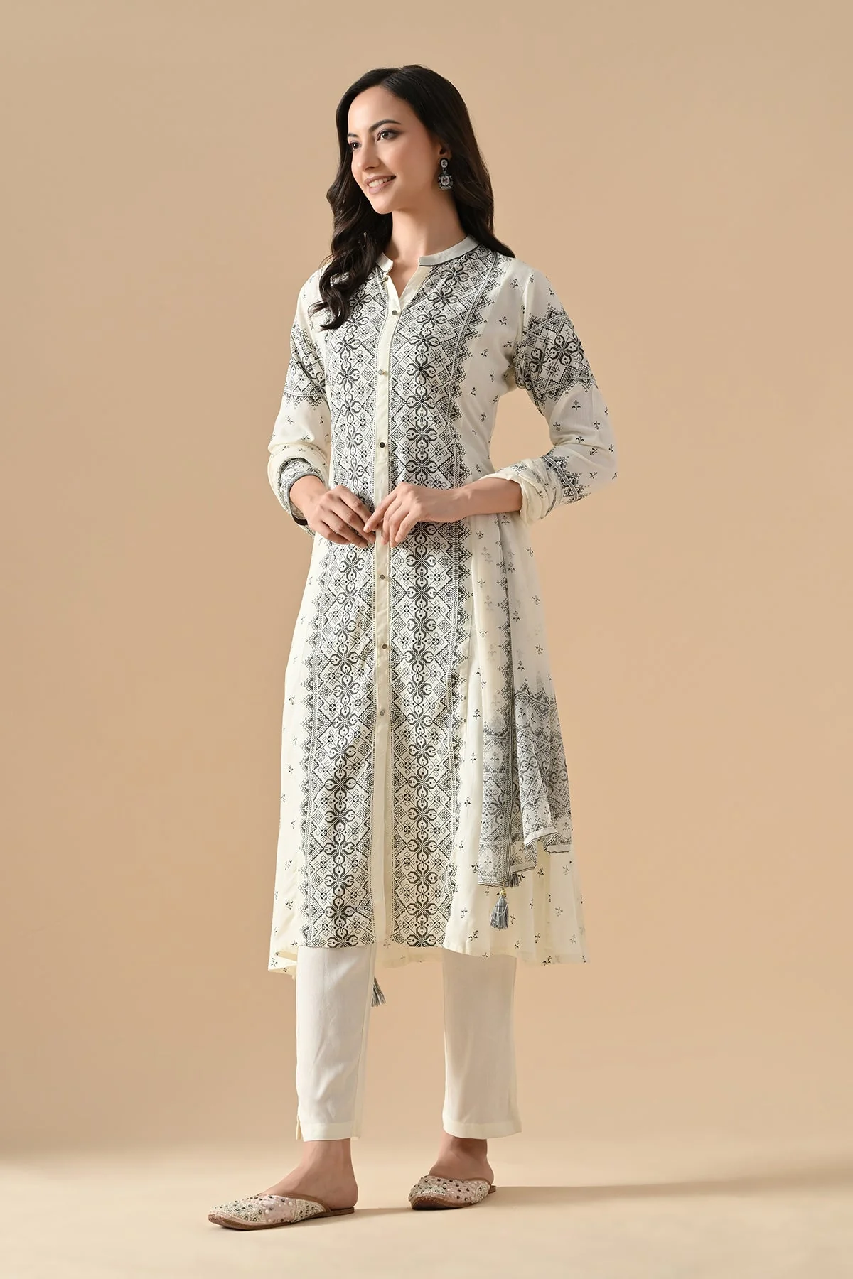 Cream Printed Kurta 3 Pcs Set - Image 3
