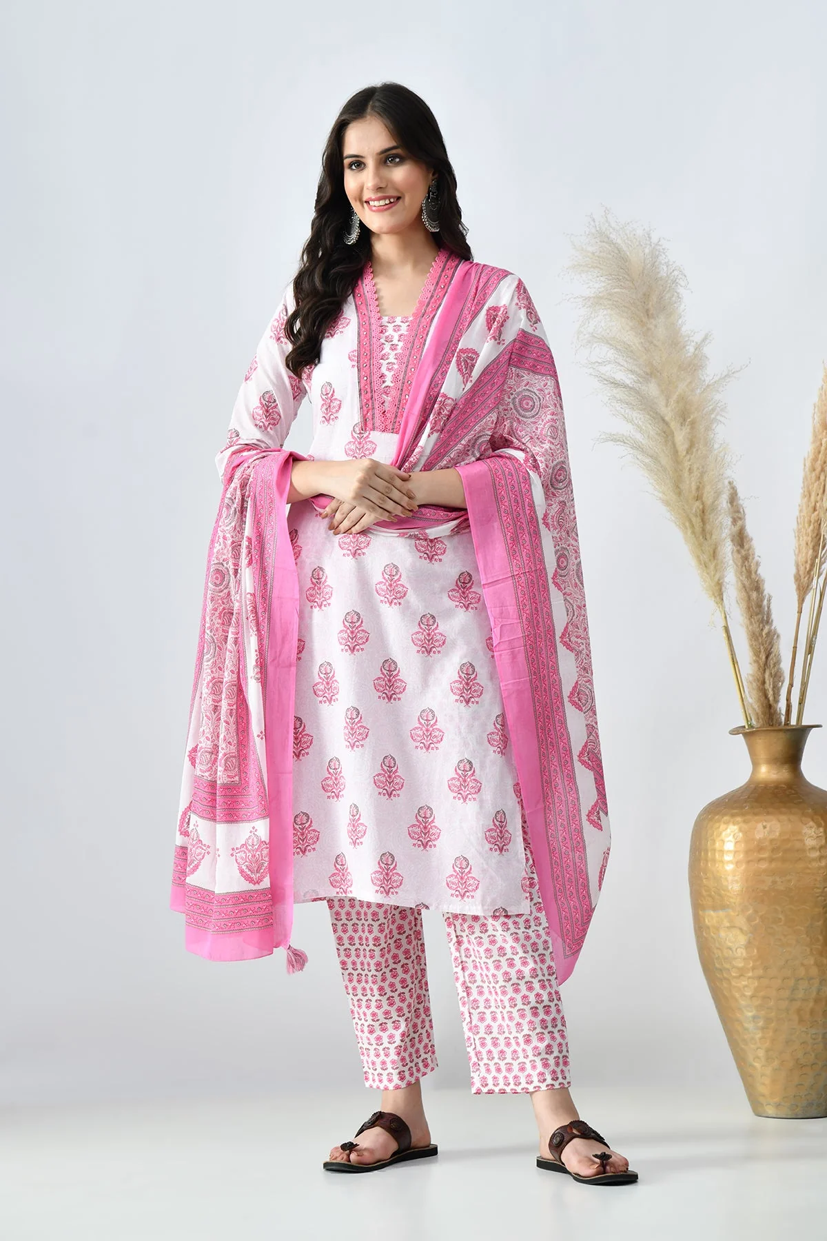 Cream Printed Kurta 3 Pcs Set - Image 2