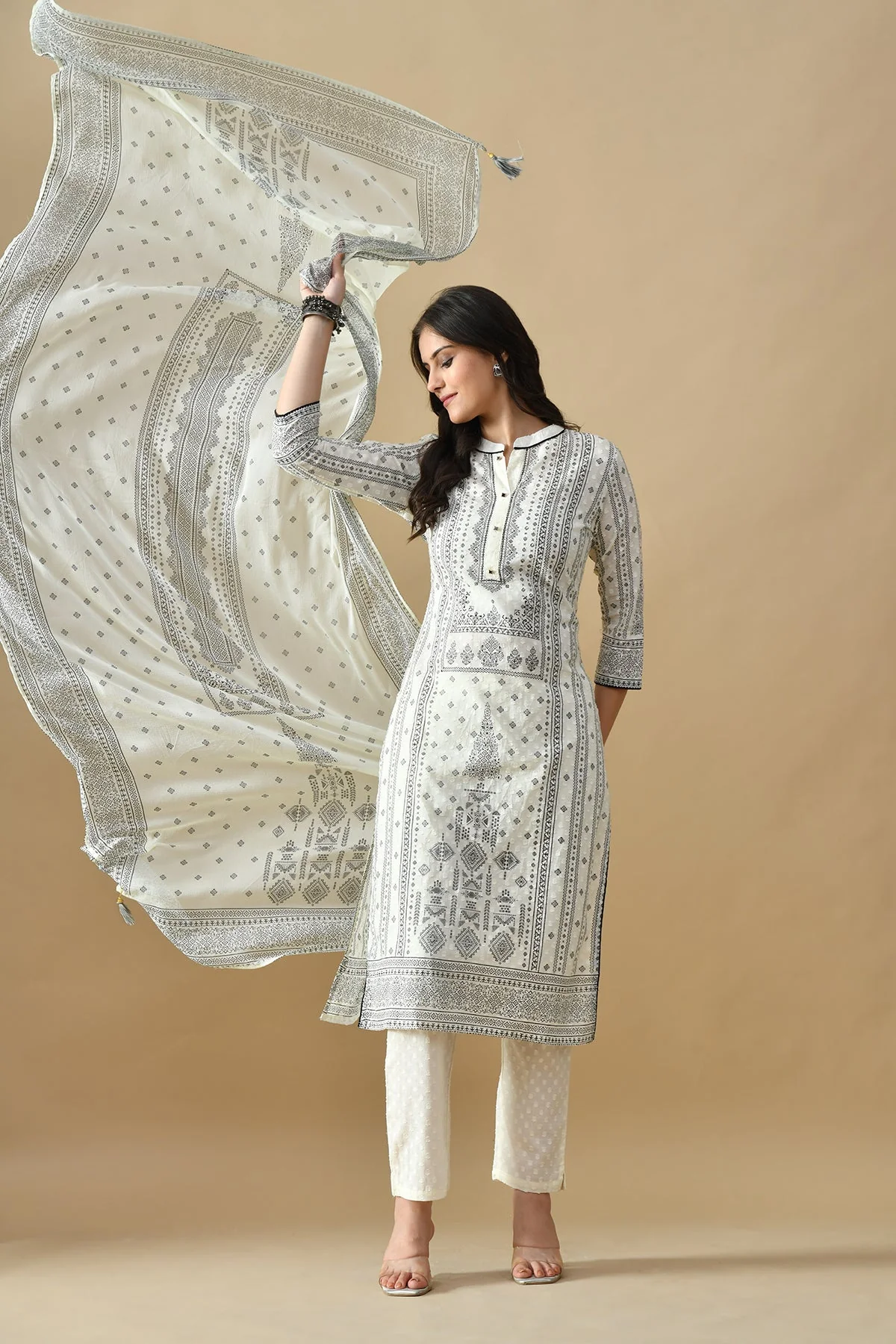 Cream Printed Kurta 3 Pcs Set - Image 3