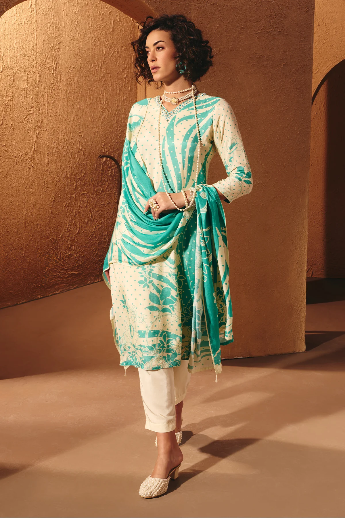 Cream Printed Kurta 3 Pcs Set - Image 2