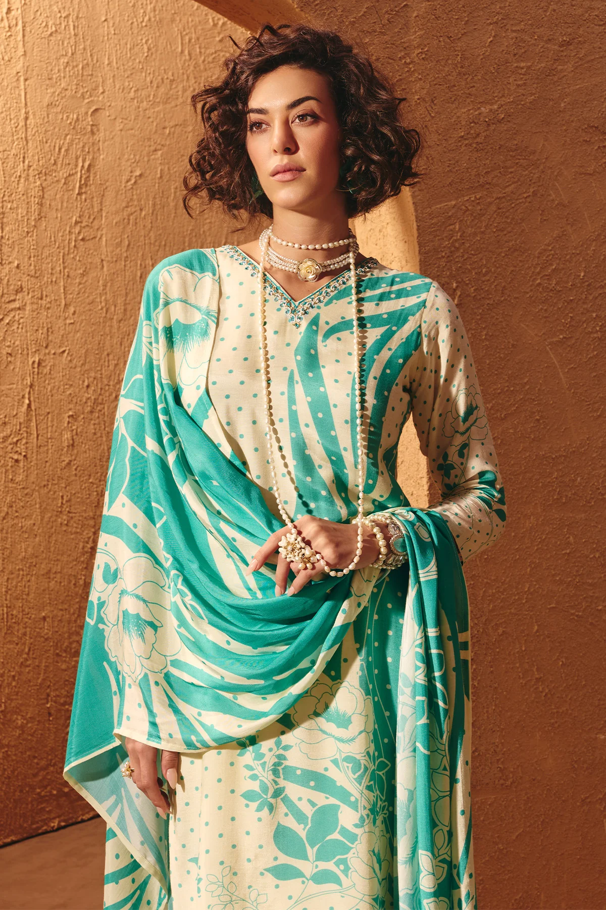 Cream Printed Kurta 3 Pcs Set - Image 4
