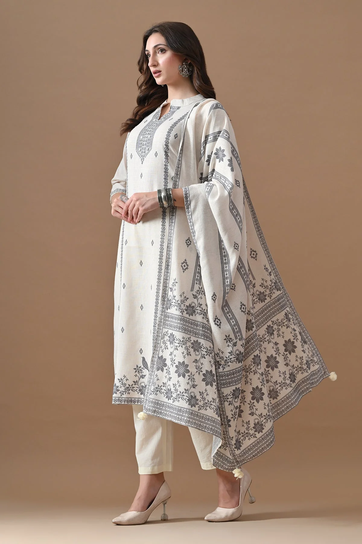 Cream Printed Kurta 3 Pcs Set - Image 3