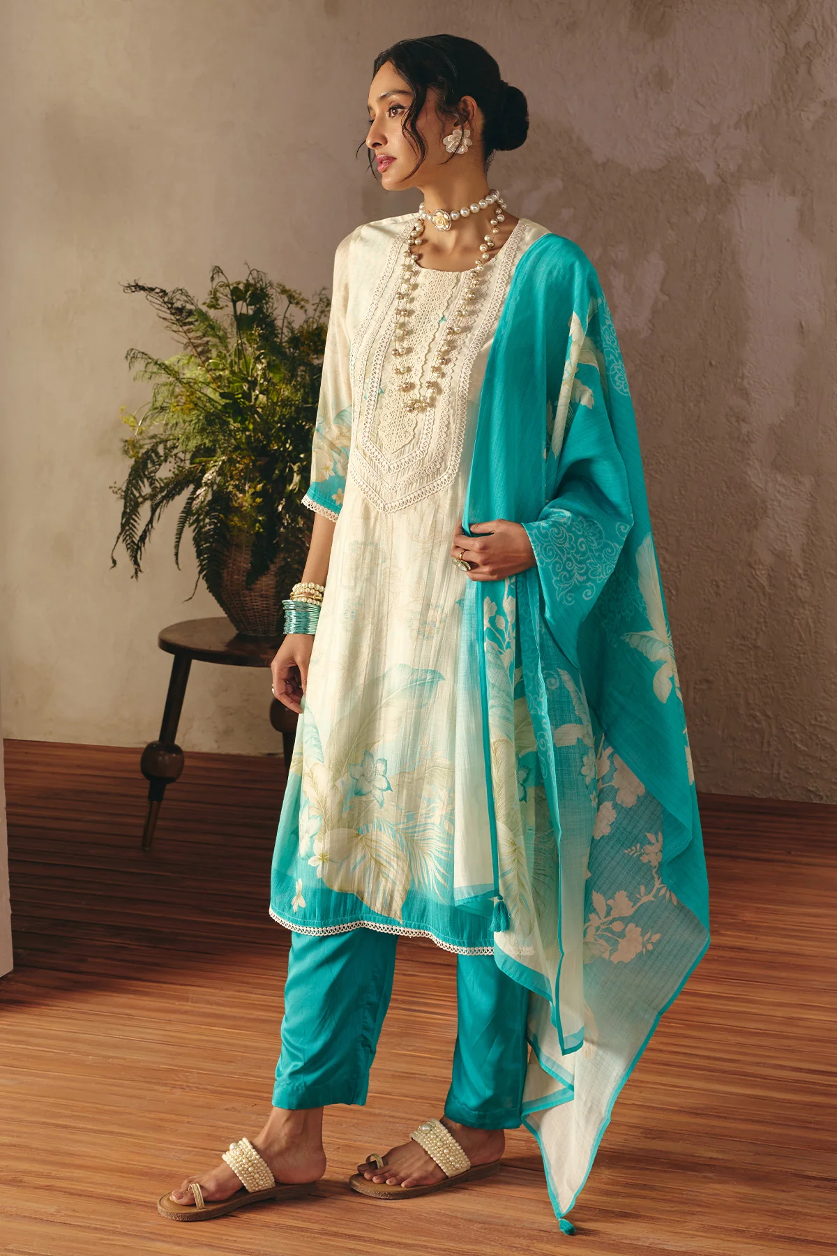 Cream Printed Kurta 3 Pcs Set - Image 2