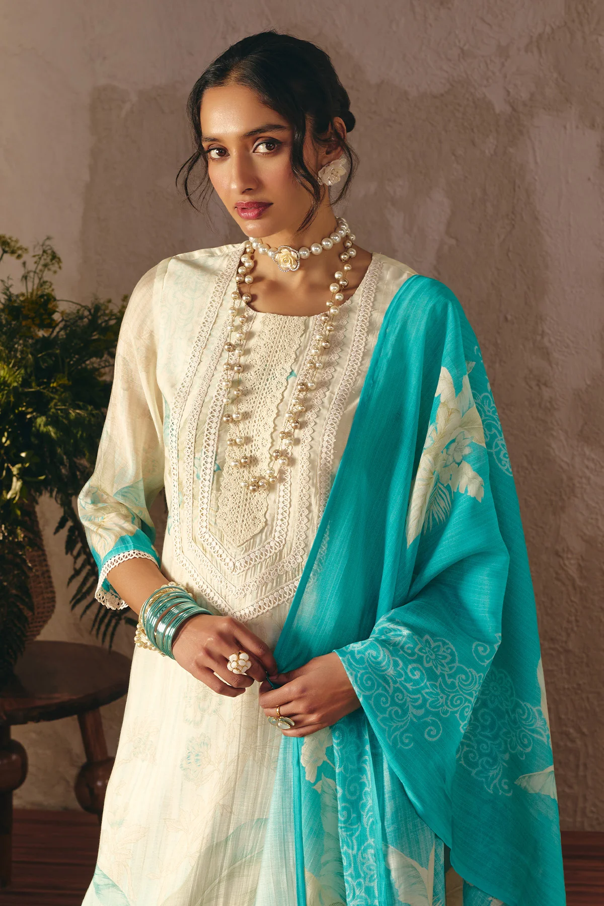 Cream Printed Kurta 3 Pcs Set - Image 4