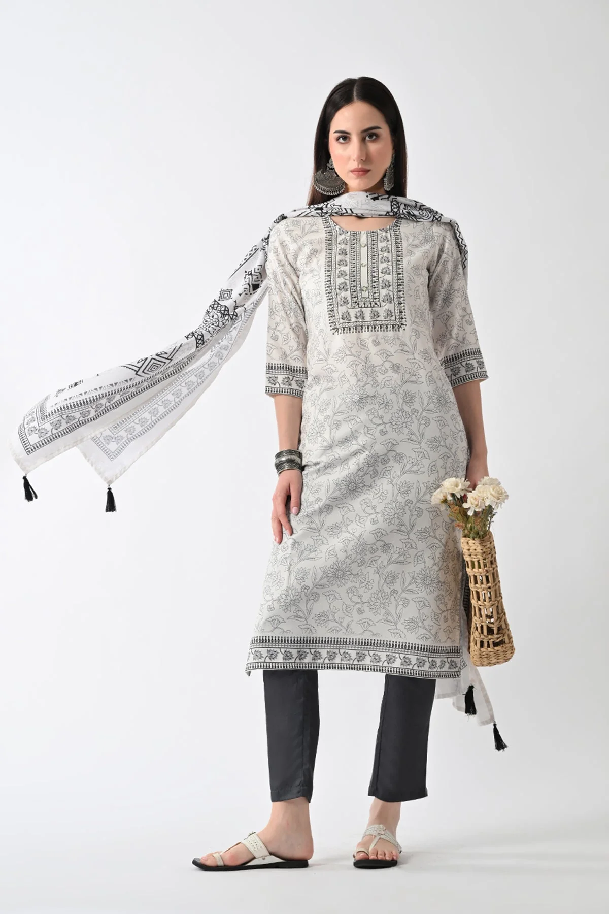 Cream Printed Kurta 3 Pcs Set - Image 8