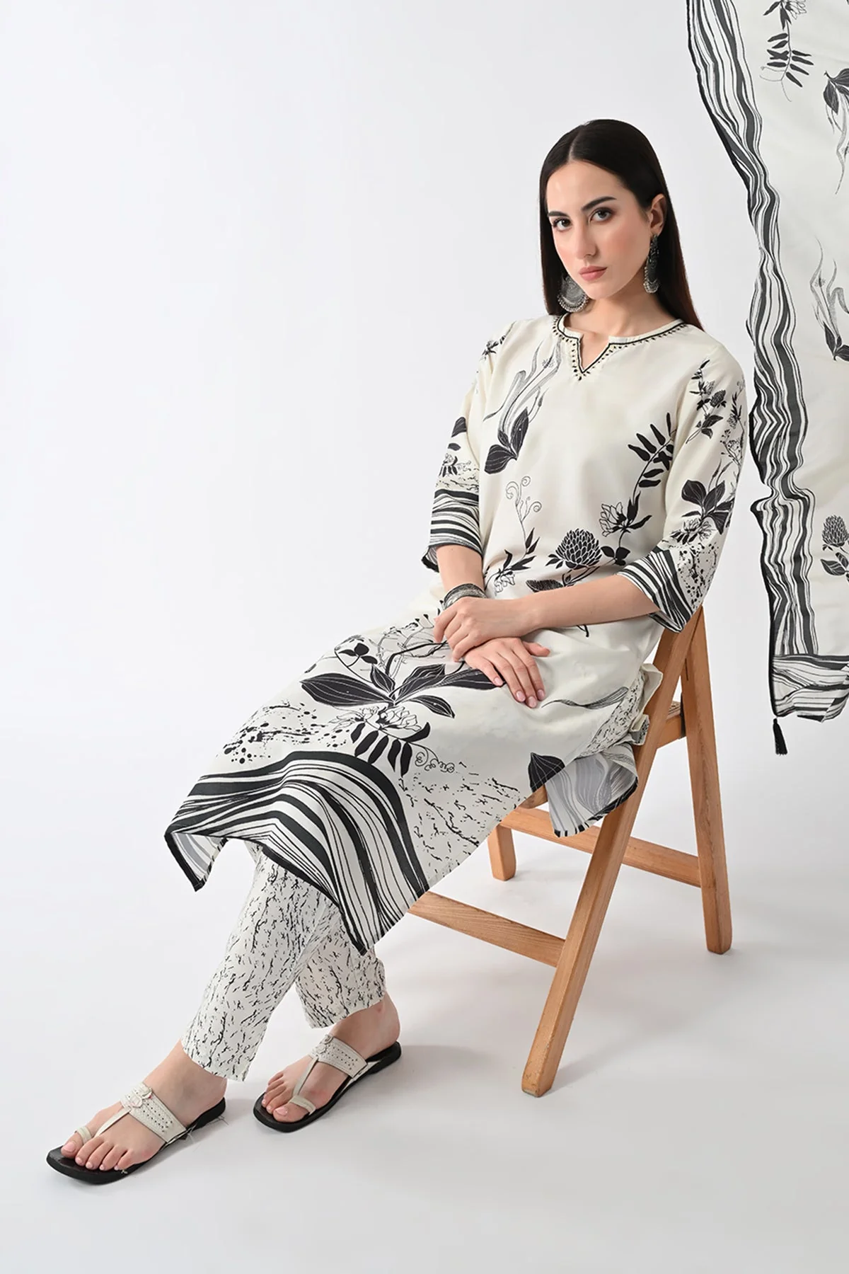 Cream Printed Kurta 3 Pcs Set - Image 7