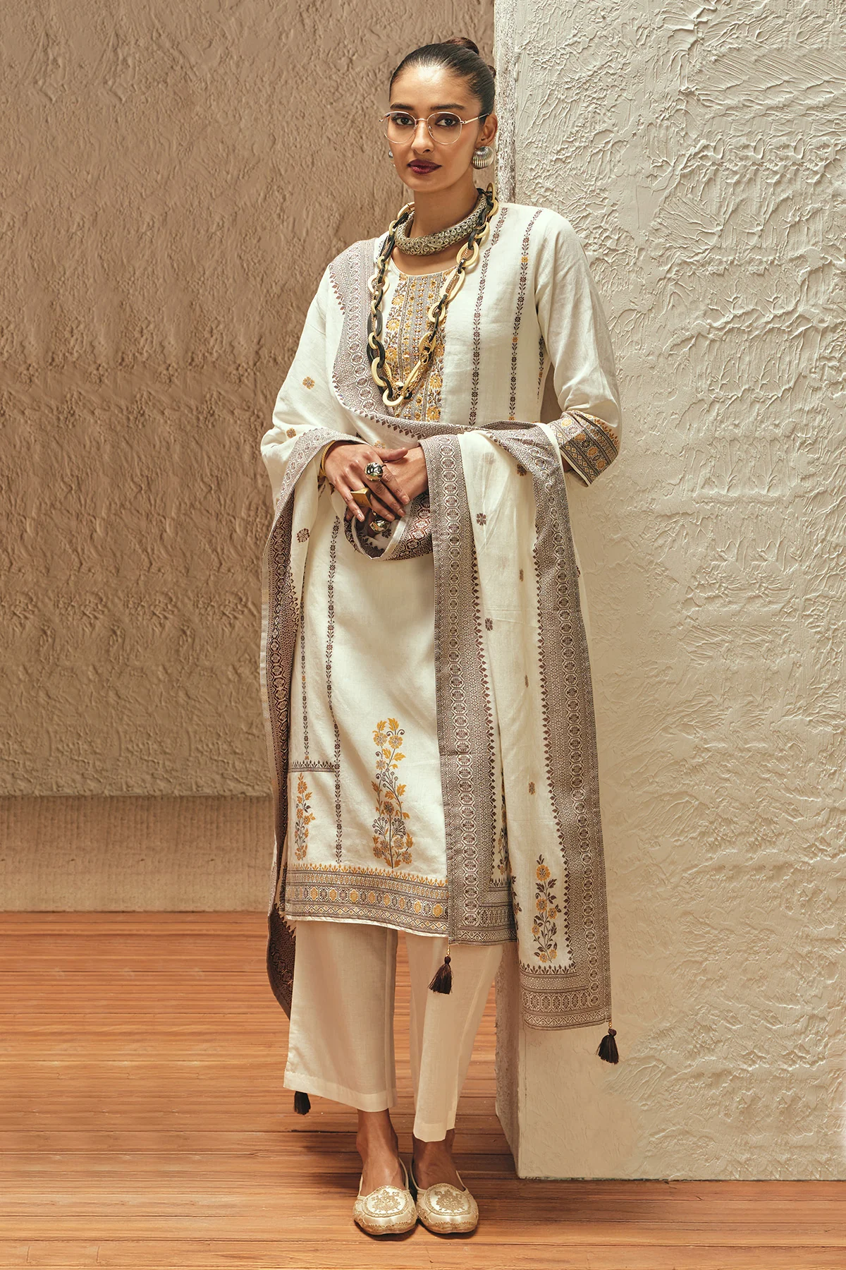 Cream Solid Embellished Kurta 3 Pcs Set