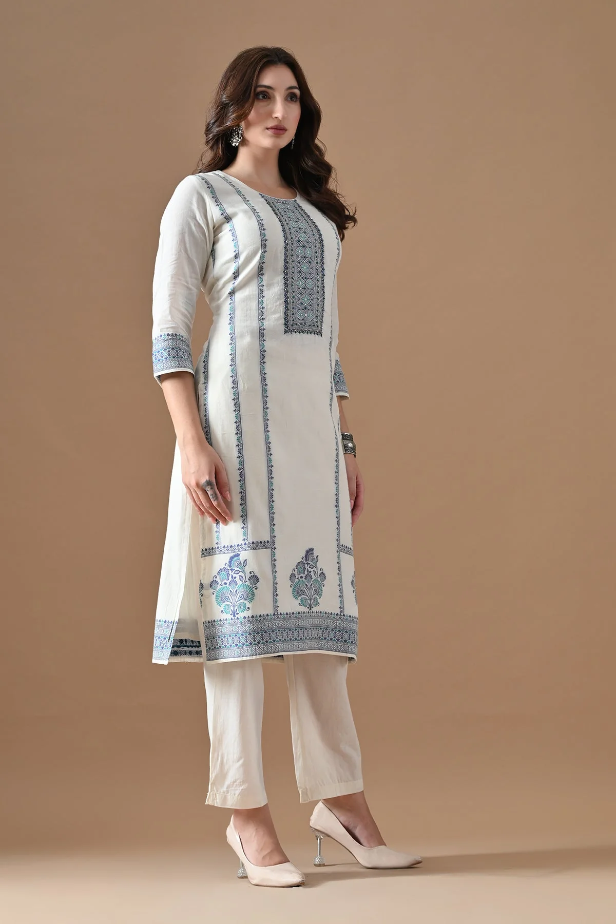 Cream Solid Embellished Kurta 3 Pcs Set - Image 3