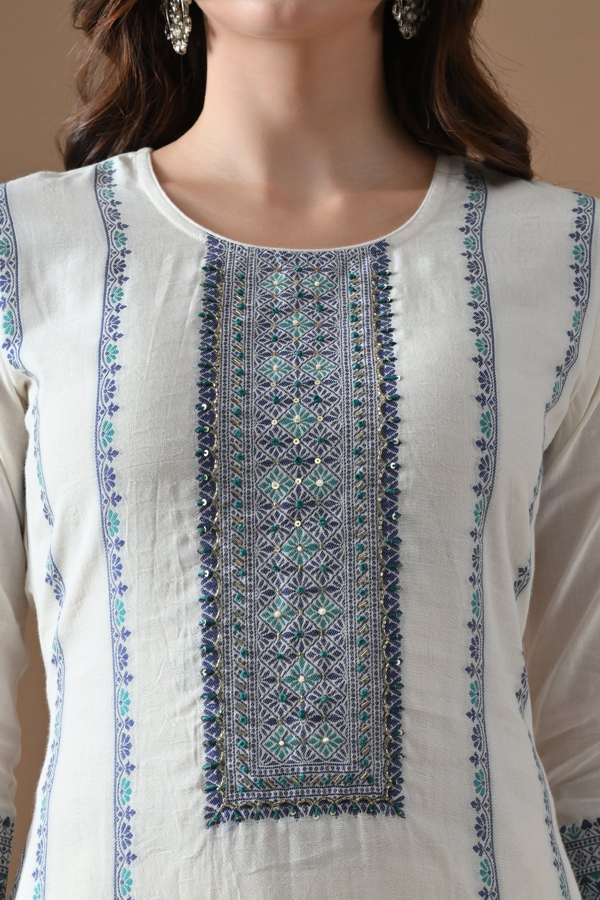 Cream Solid Embellished Kurta 3 Pcs Set - Image 4