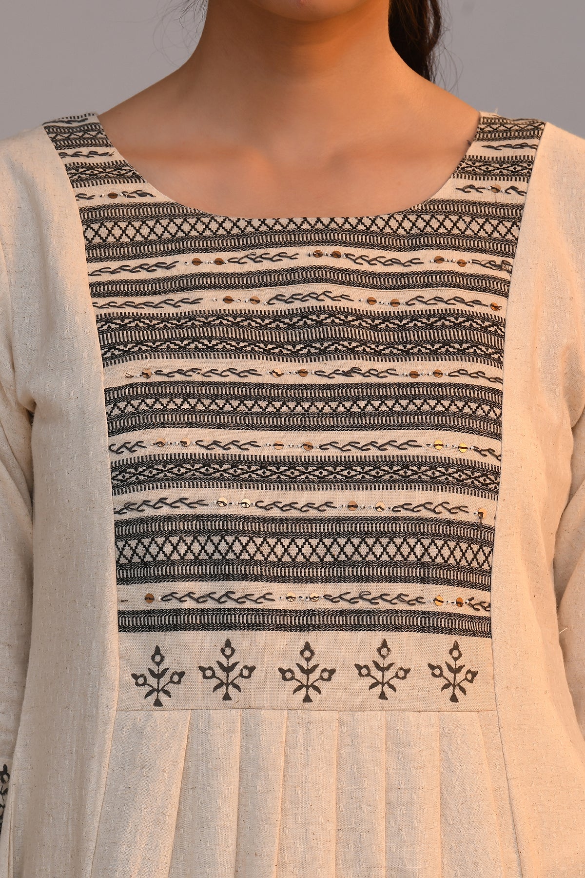 Cream Yoke Embroidered Kurta - Image 5