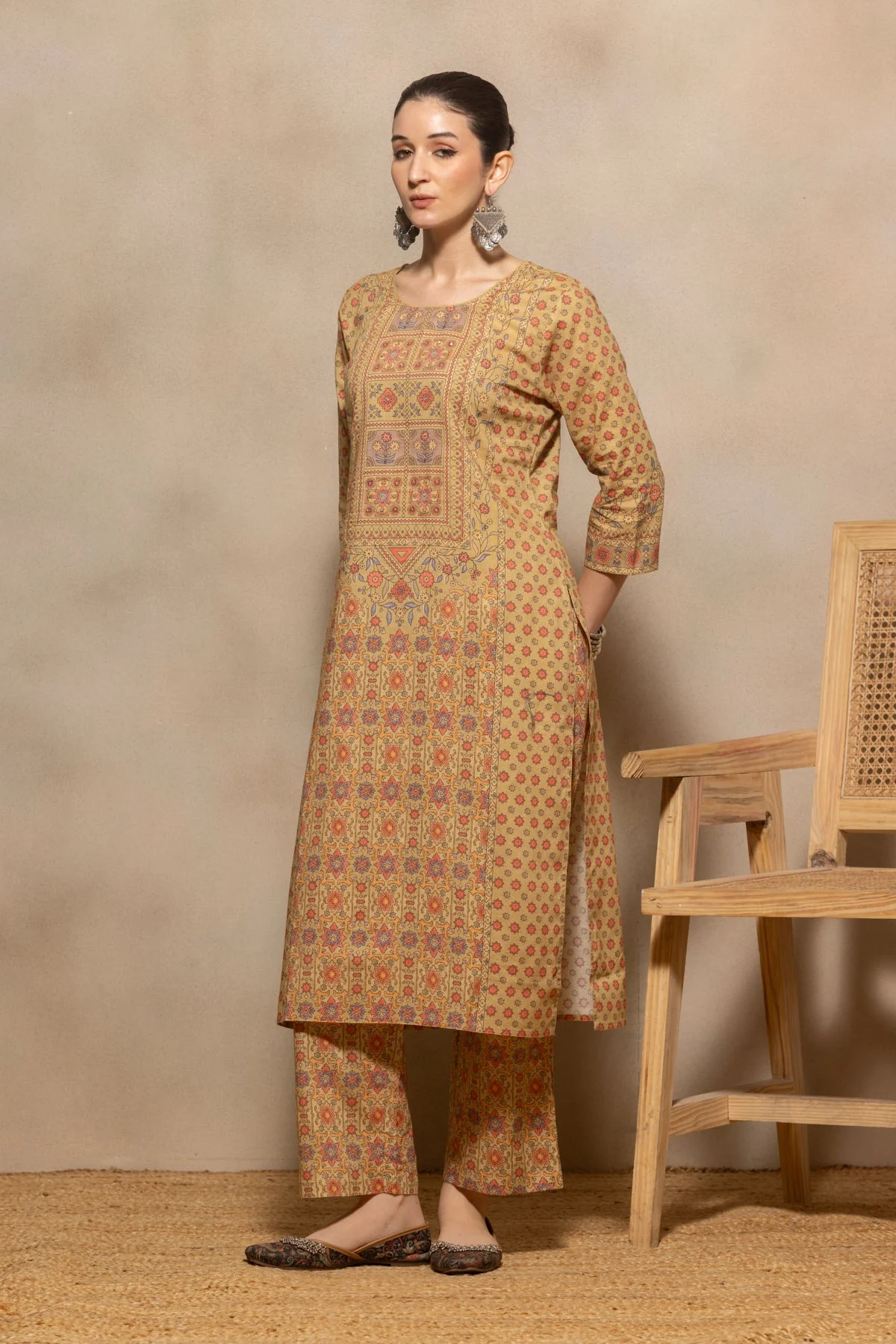 Green Abstract Printed Kurta 3 Pcs Set - Image 2
