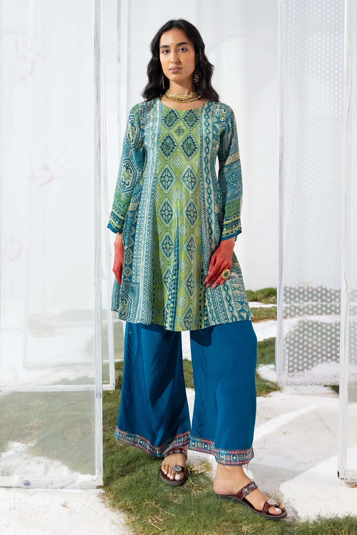 Green Embellished Flared Kurta 2 Pcs Set - Image 3