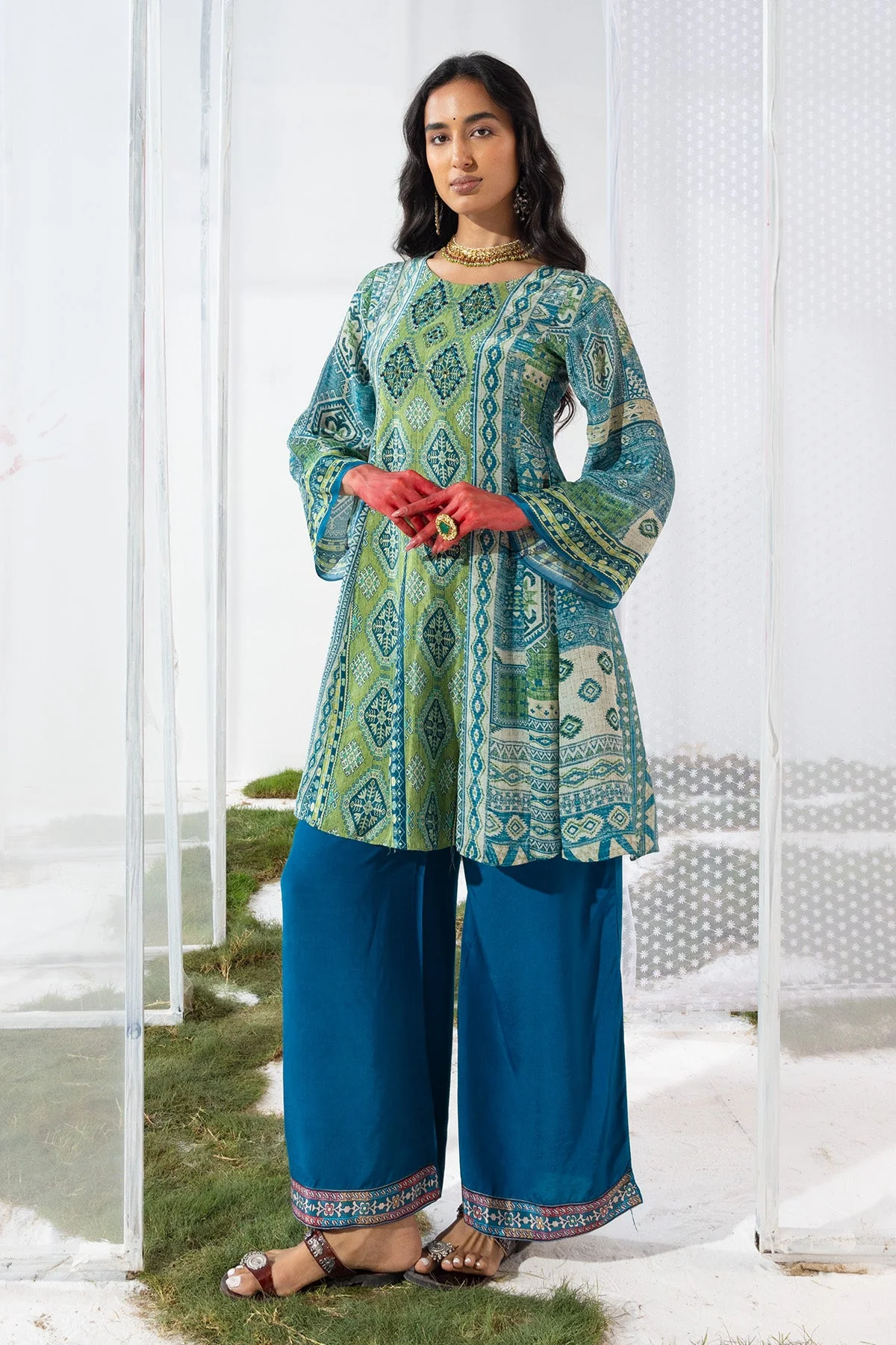 Green Embellished Flared Kurta 2 Pcs Set - Image 4