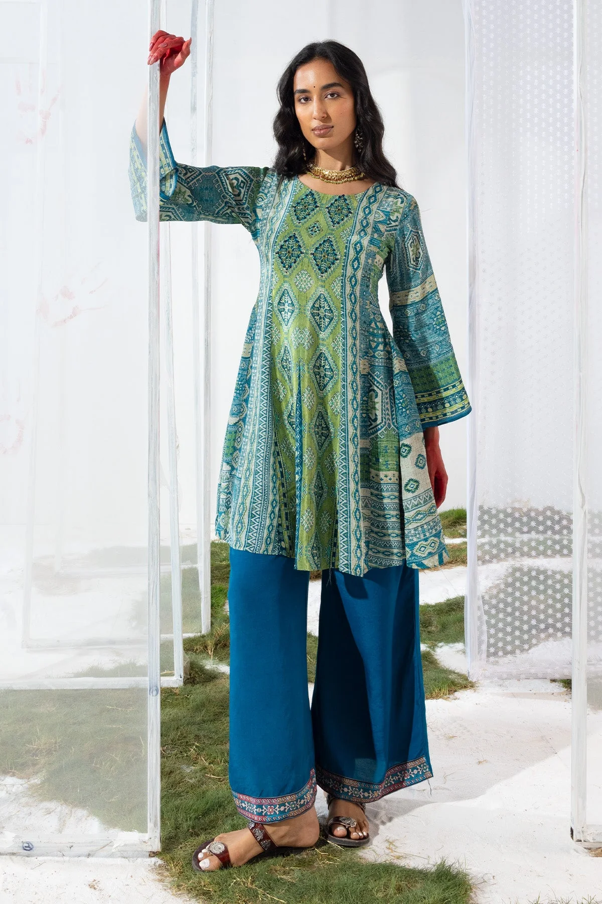 Green Embellished Flared Kurta 2 Pcs Set - Image 5
