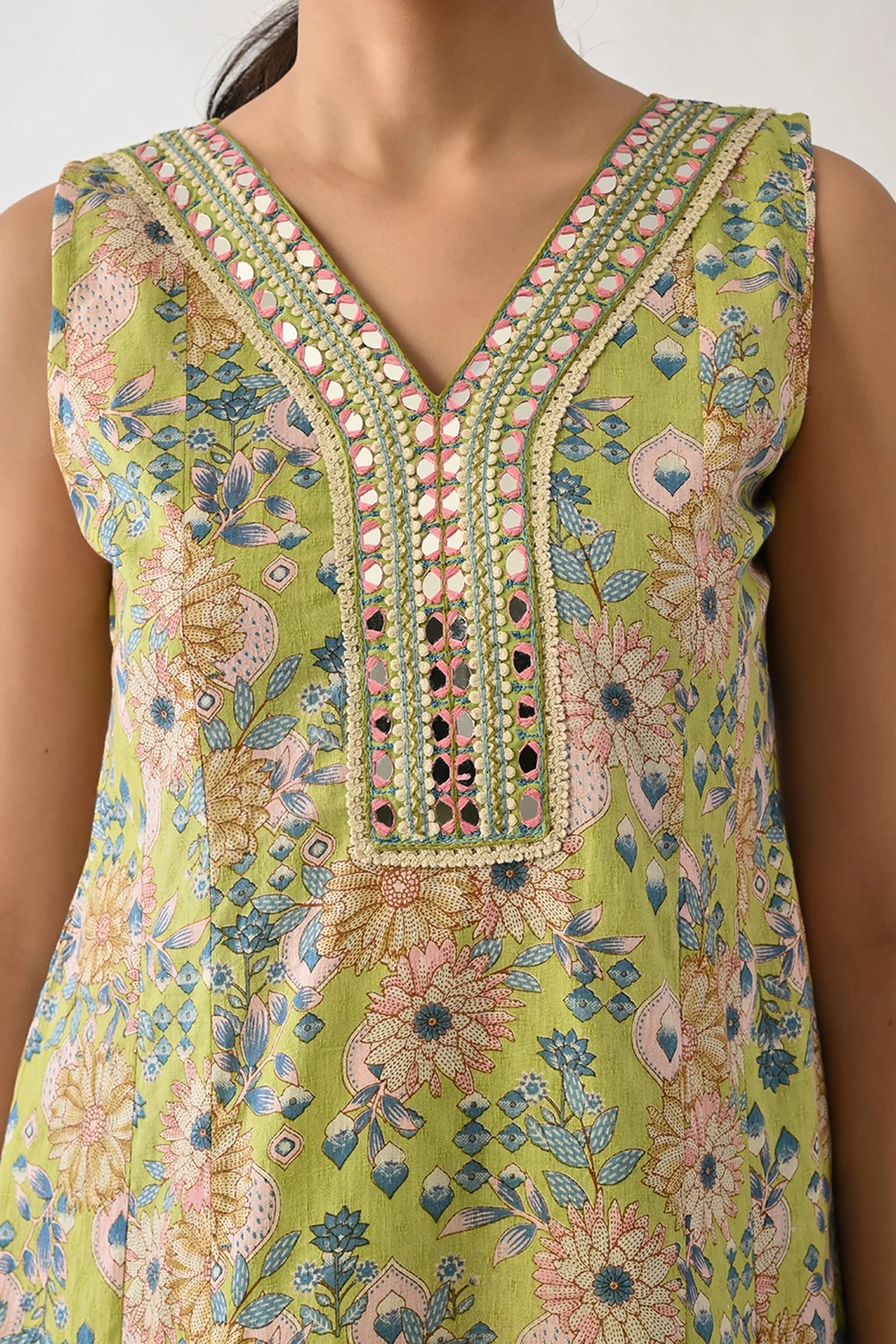 Green Embellished Kurta 2 Pcs Set - Image 4