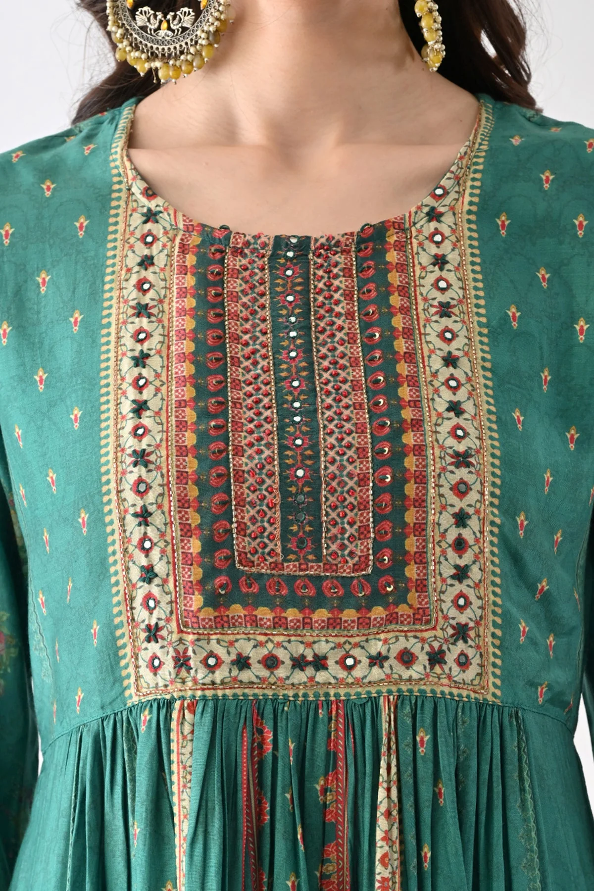 Green Embellished Kurta 3 Pcs Set - Image 4