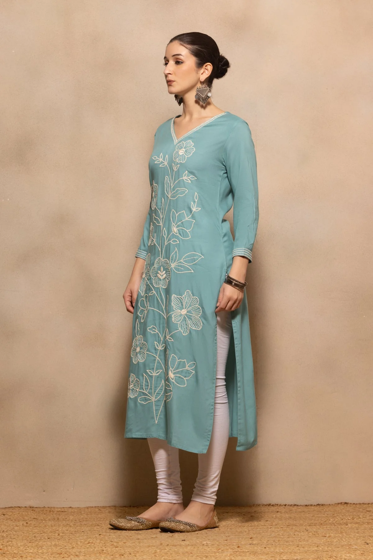 Green Floral Embroidered Kurta - Image 2