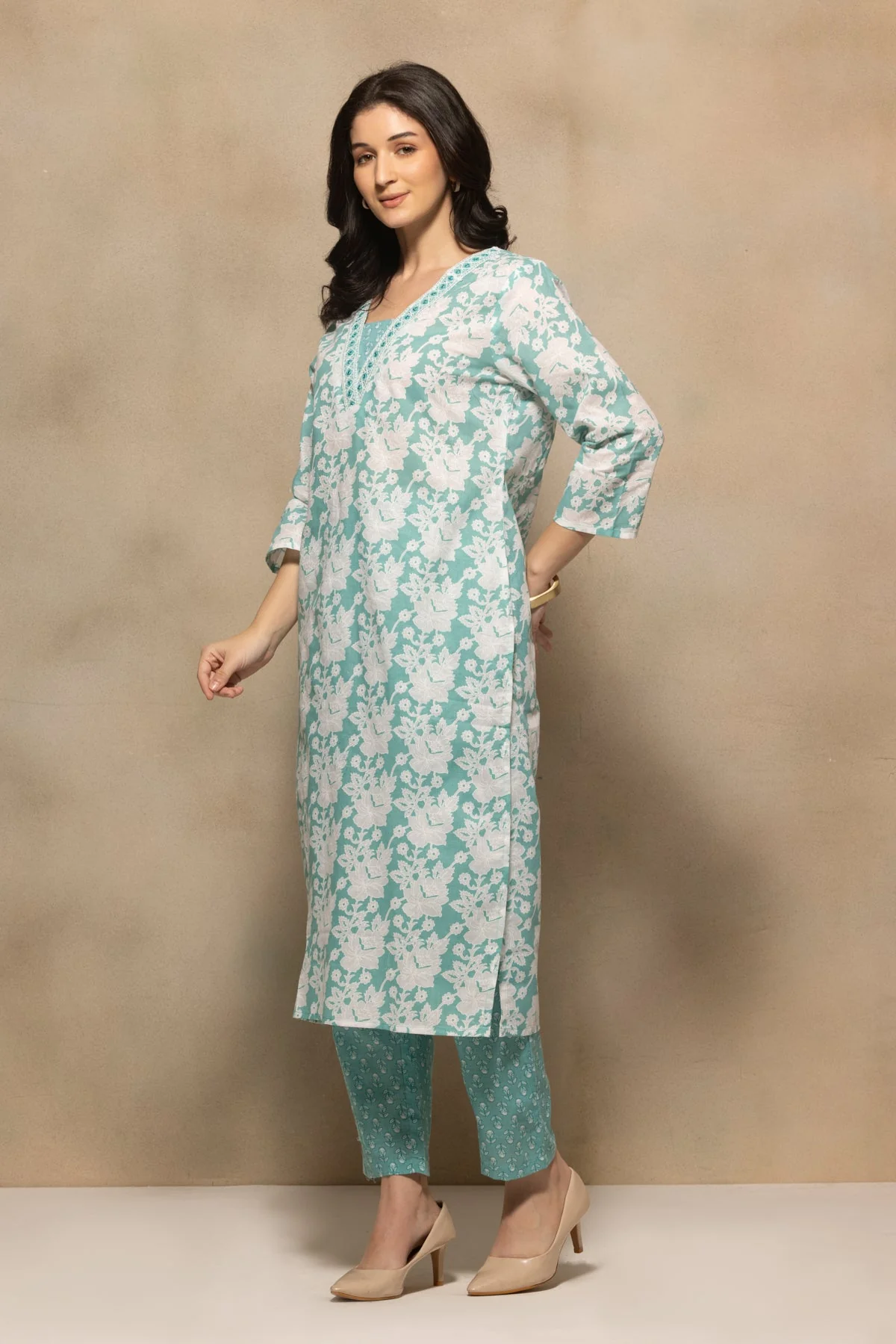 Green Floral Printed Kurta 3 Pcs Set - Image 2