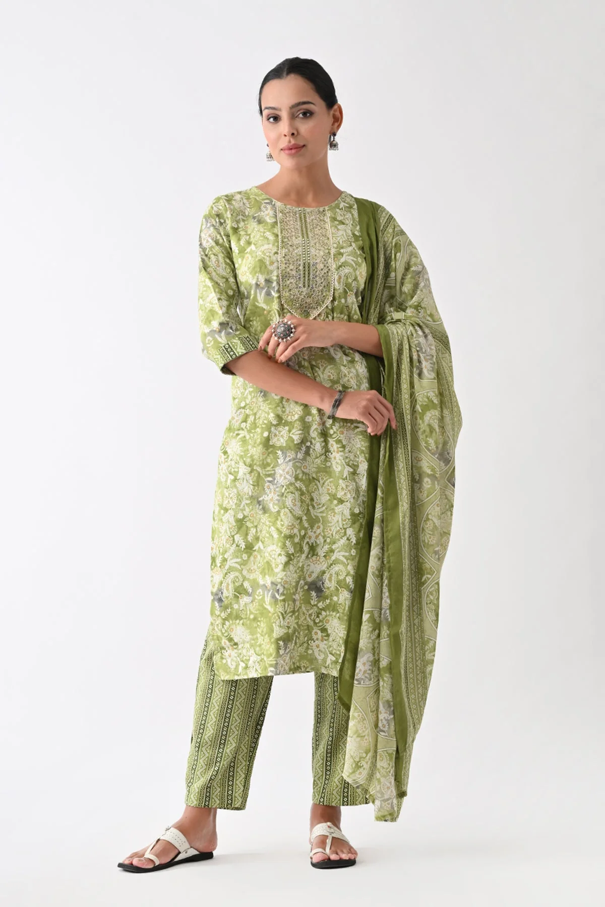 Green Paisley Printed Kurta 3 Pcs Set - Image 4