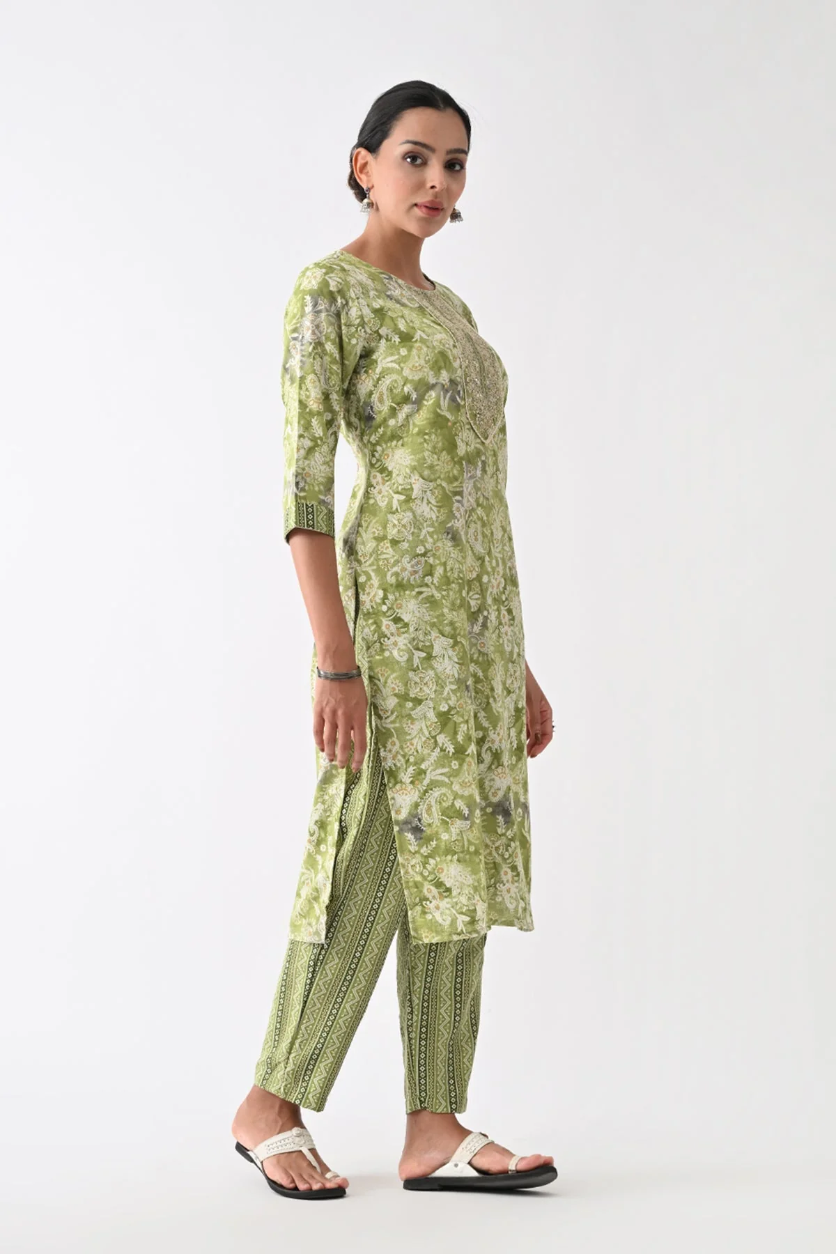 Green Paisley Printed Kurta 3 Pcs Set - Image 6