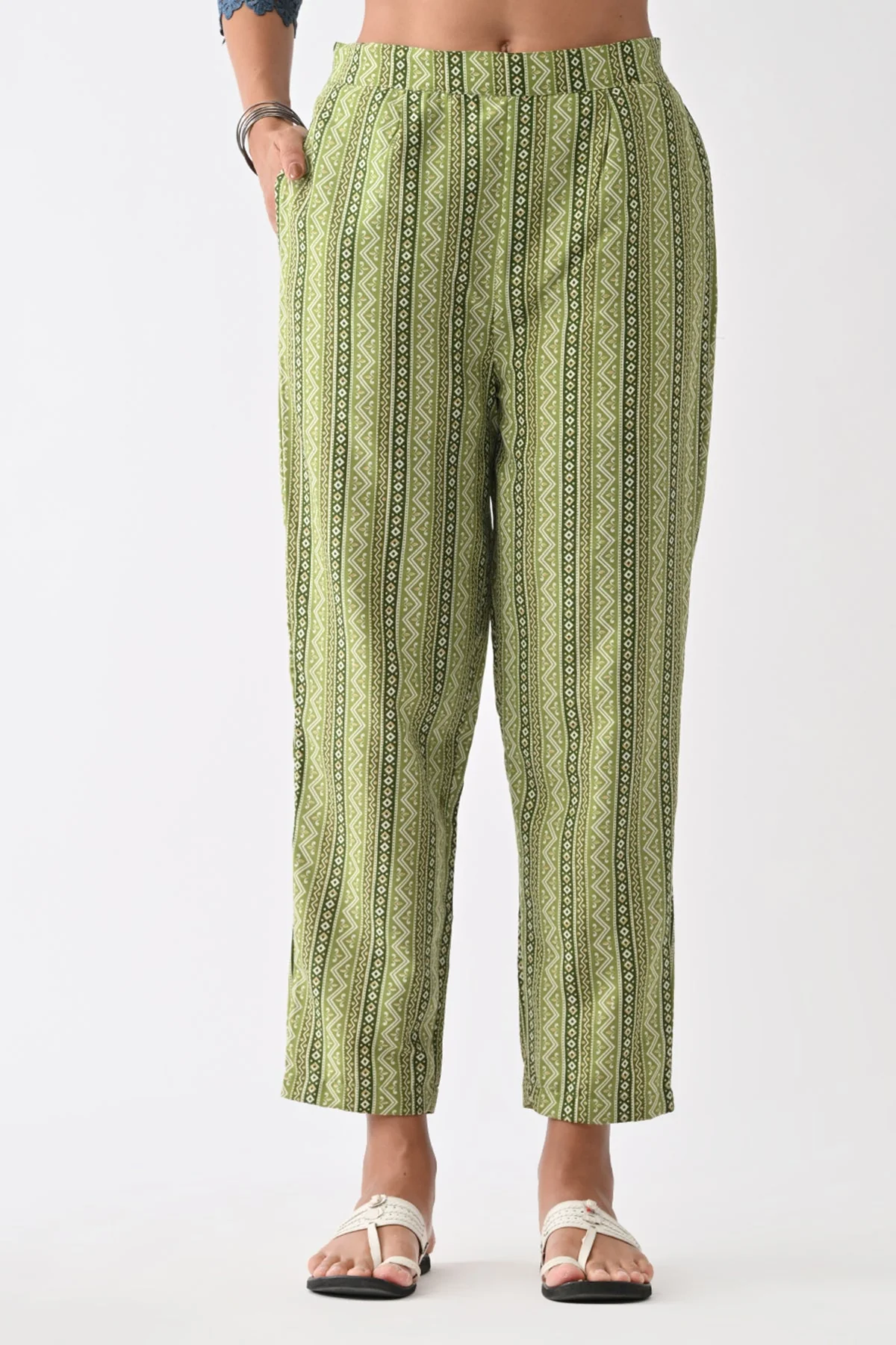 Green Paisley Printed Kurta 3 Pcs Set - Image 7