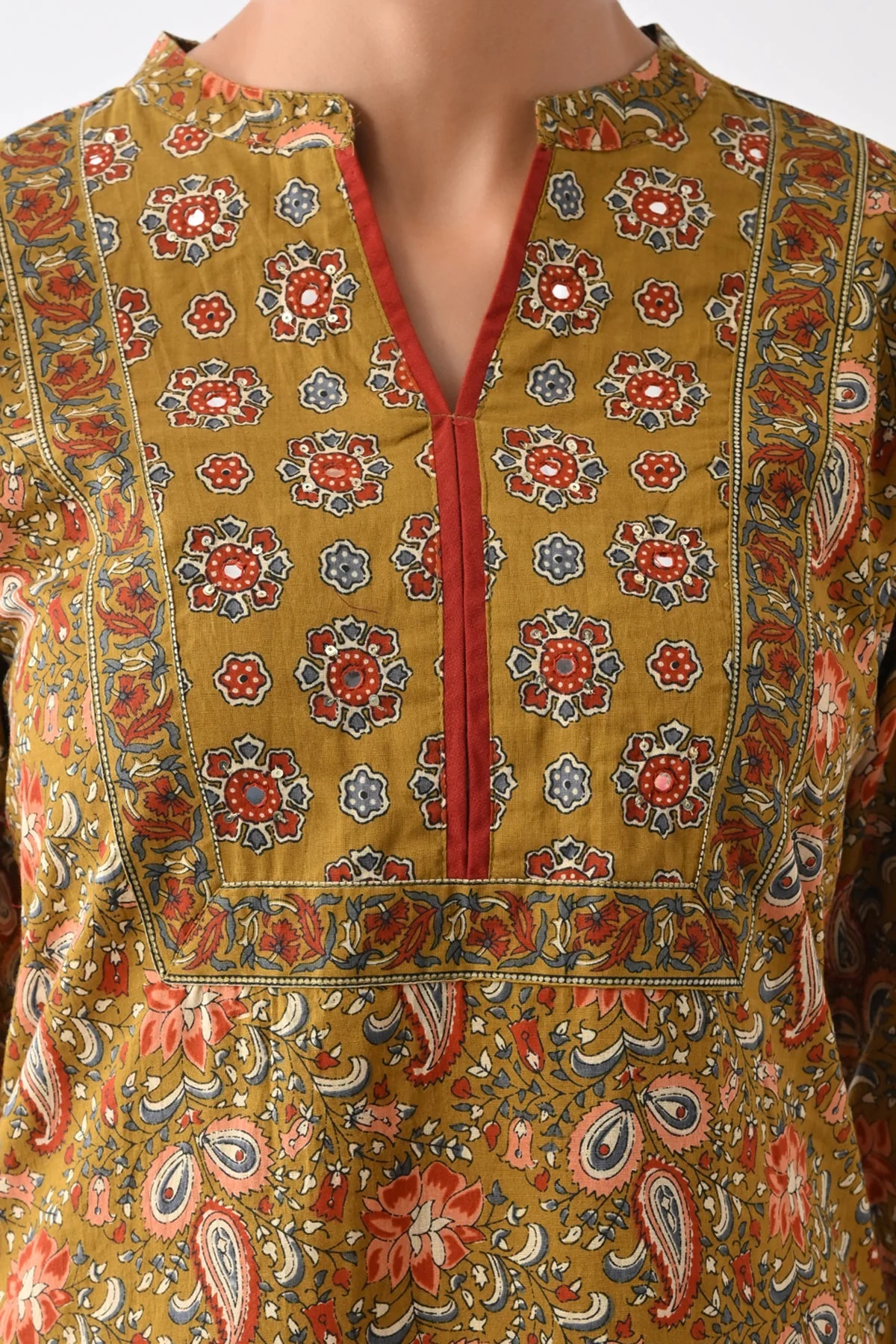 Green Paisley Printed Kurta 3 Pcs Set - Image 3