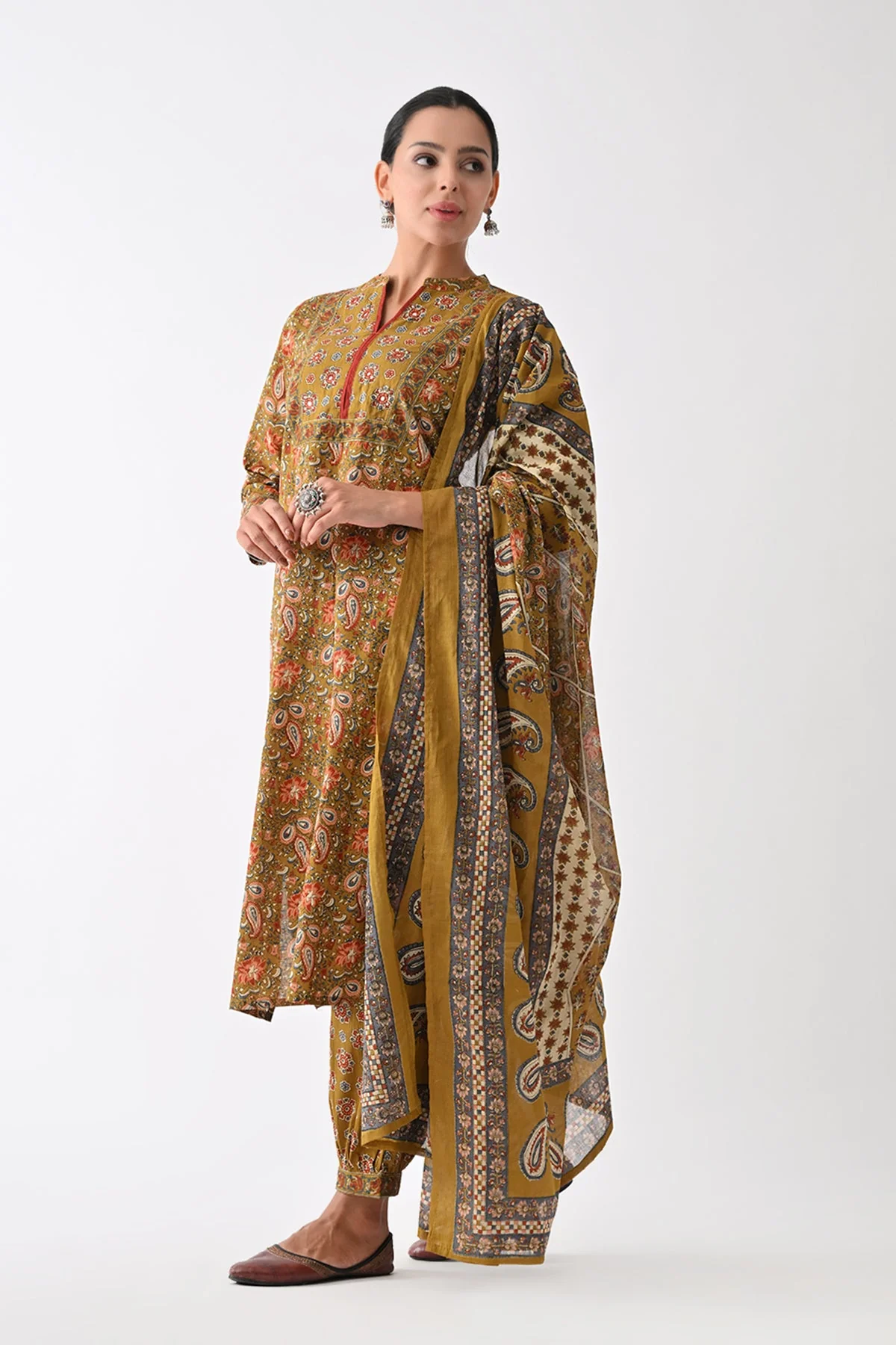 Green Paisley Printed Kurta 3 Pcs Set - Image 5