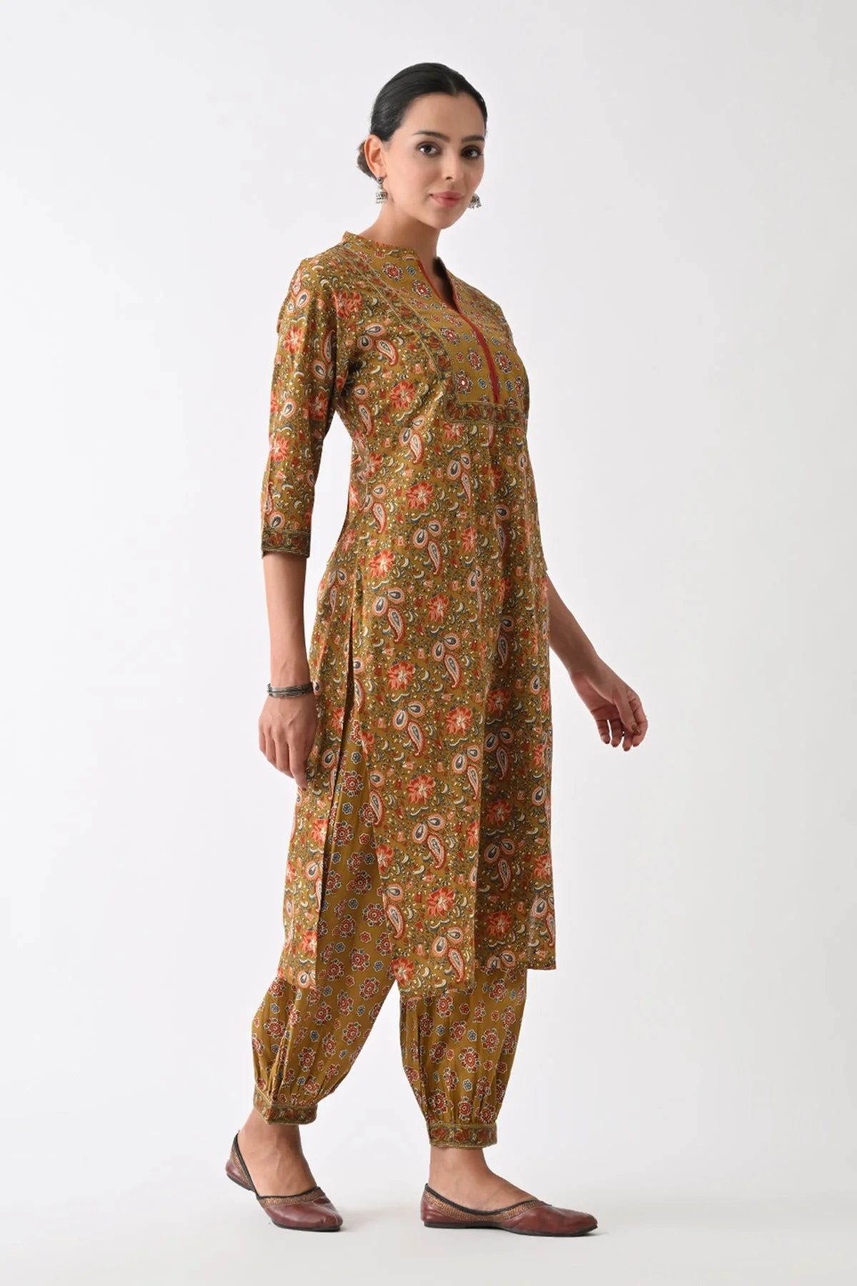 Green Paisley Printed Kurta 3 Pcs Set - Image 6