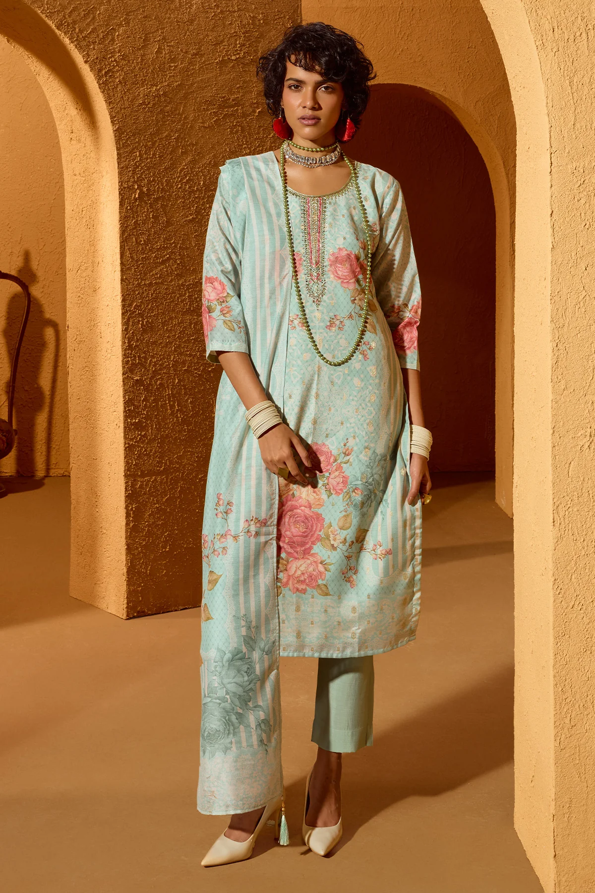 Green Printed Embellished Kurta 3 Pcs Set - Image 2