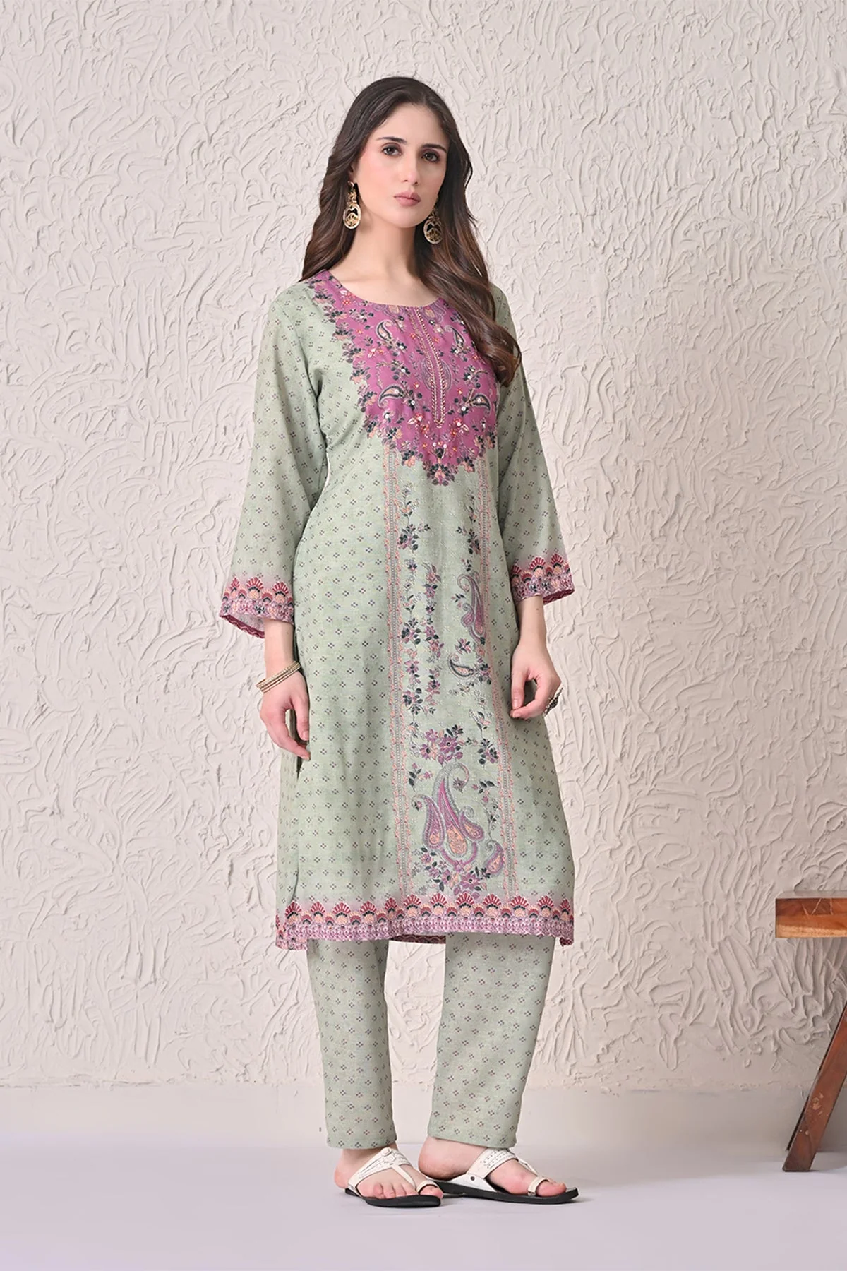 Light Green Paisley Printed Kurta 3 Pcs Set - Image 3