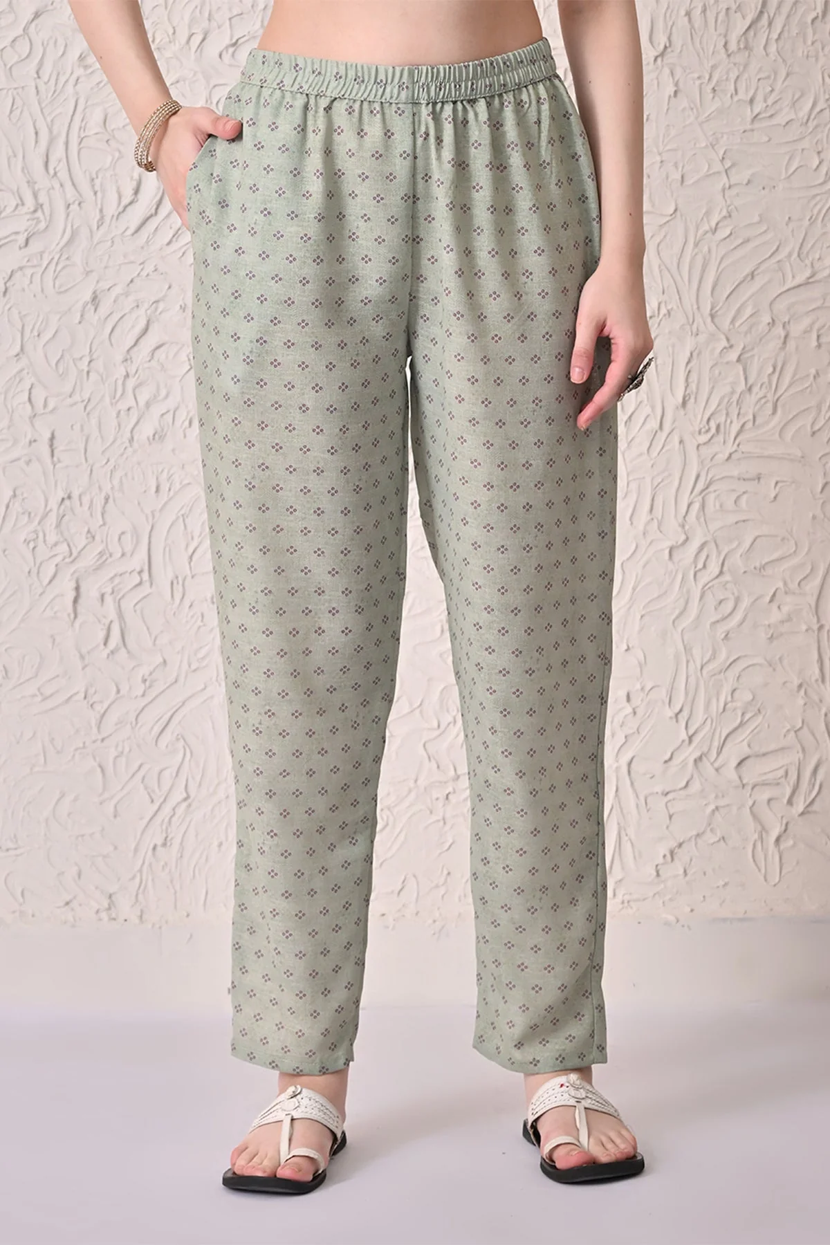 Light Green Paisley Printed Kurta 3 Pcs Set - Image 6