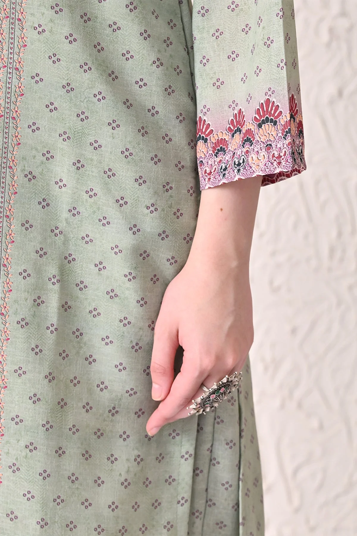 Light Green Paisley Printed Kurta 3 Pcs Set - Image 8